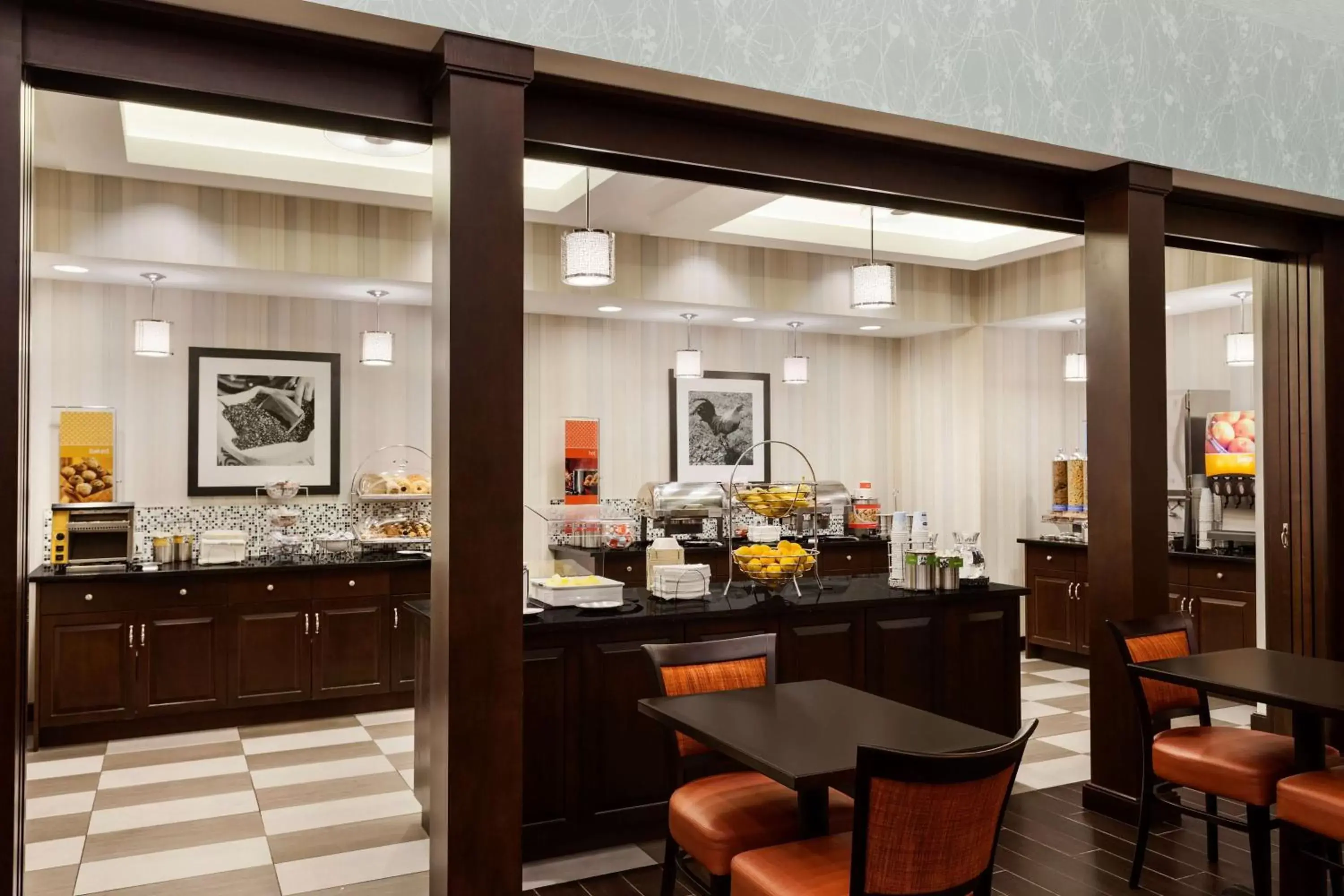 Dining area, Restaurant/Places to Eat in Hampton Inn & Suites Hershey Near the Park