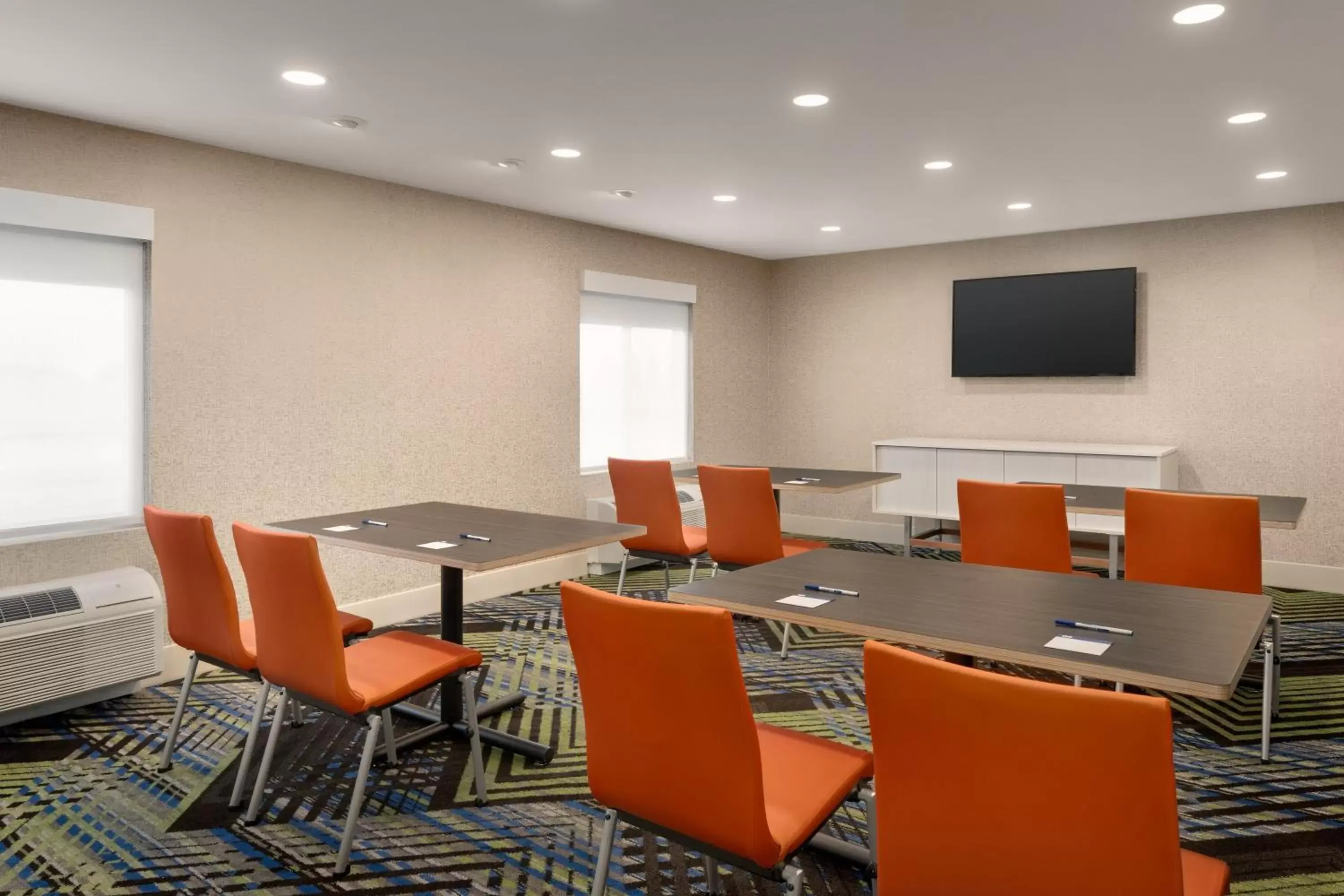 Meeting/conference room in Holiday Inn Express - Plattsburgh, an IHG Hotel