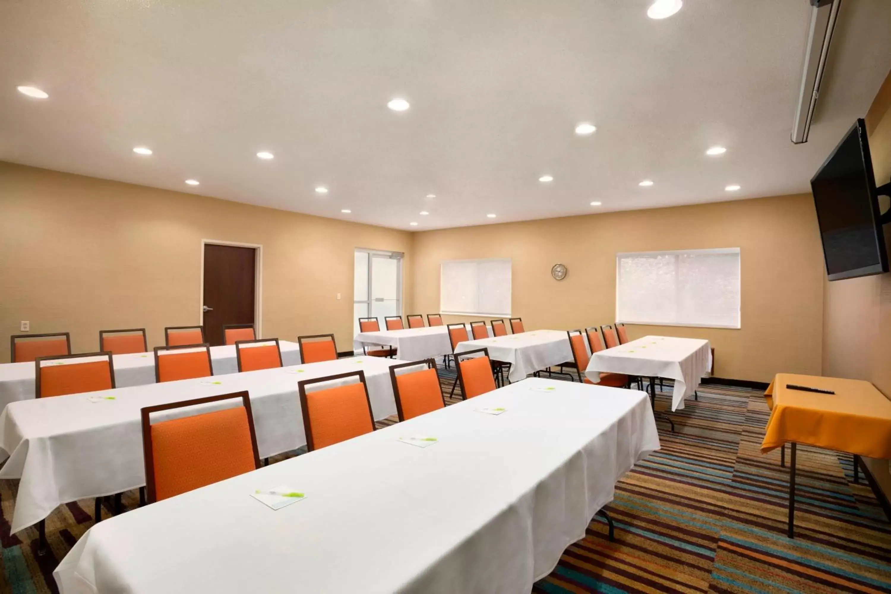Meeting/conference room in Fairfield Inn & Suites by Marriott Quincy