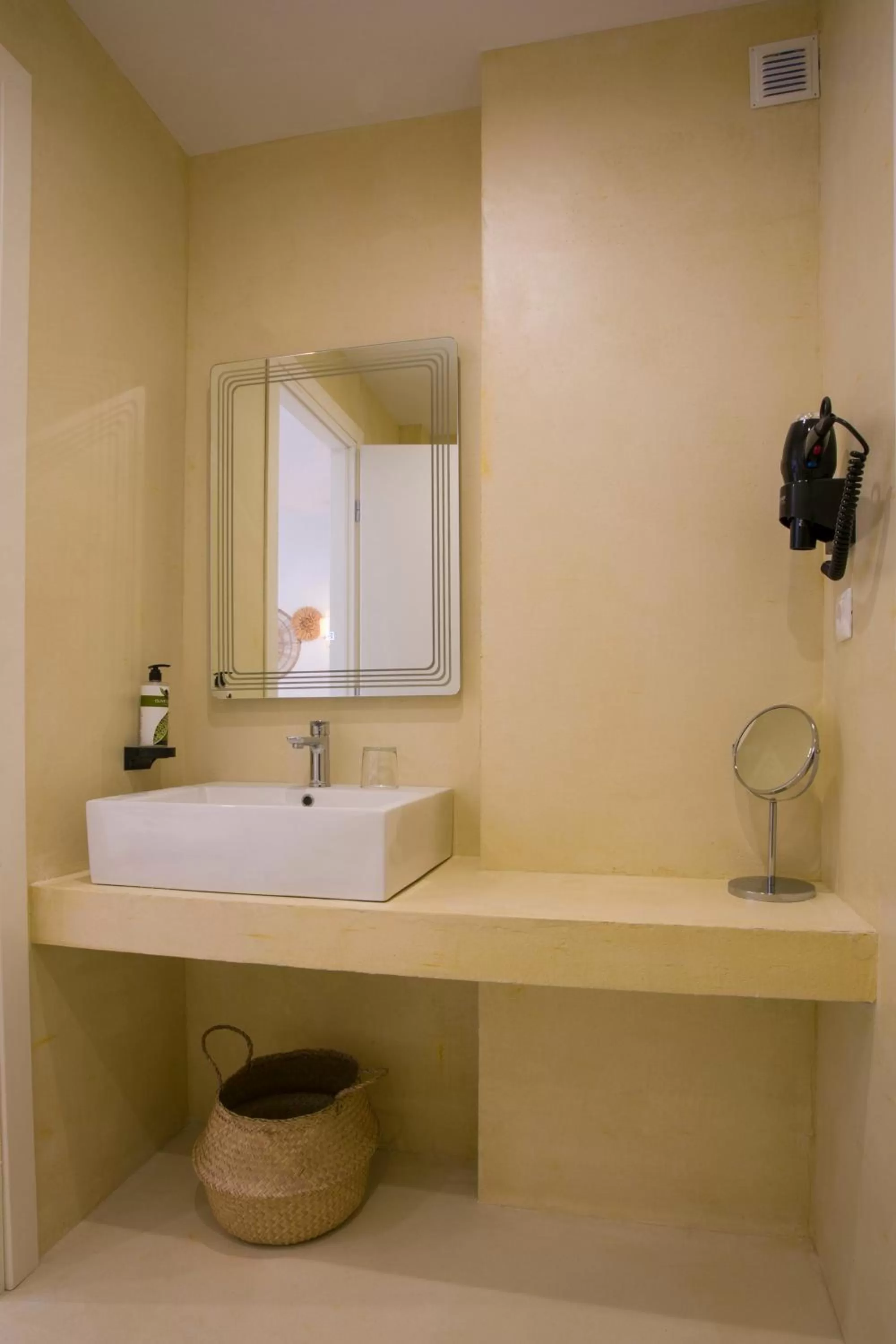 heating in White Corner