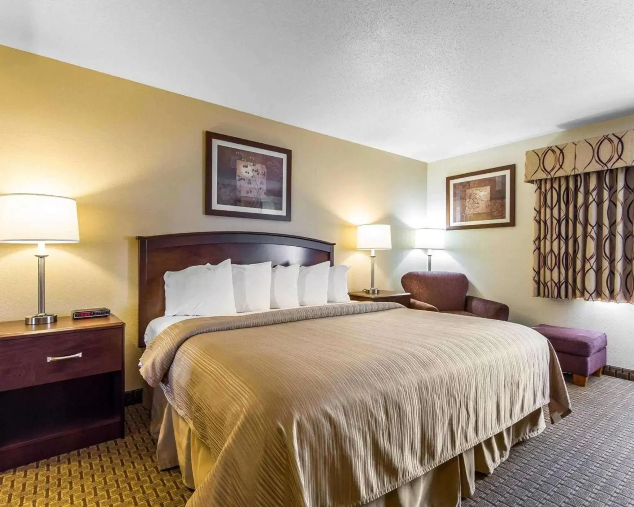 Photo of the whole room, Bed in Quality Inn La Crosse