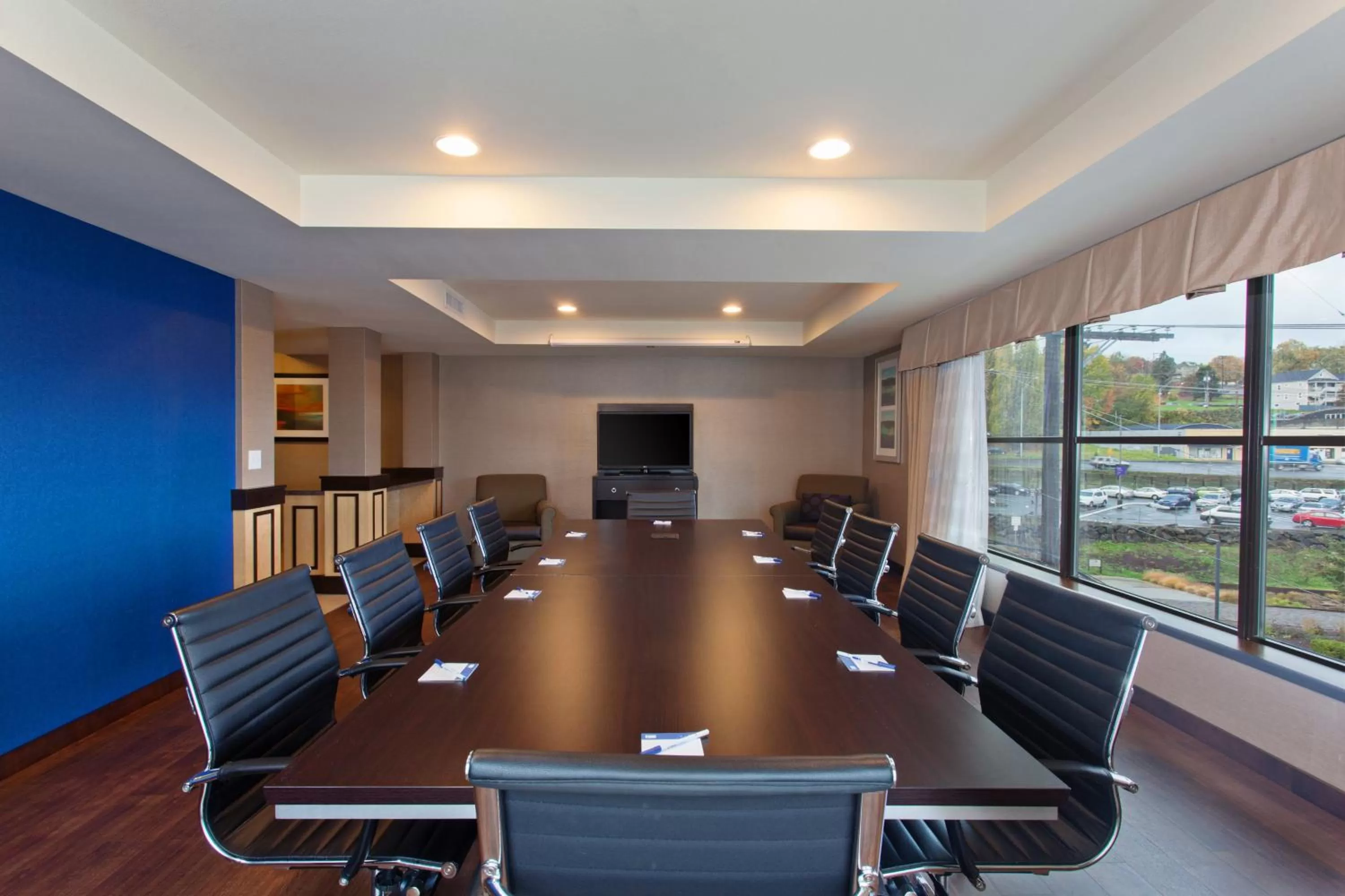 Meeting/conference room in Holiday Inn Express & Suites Tacoma Downtown, an IHG Hotel