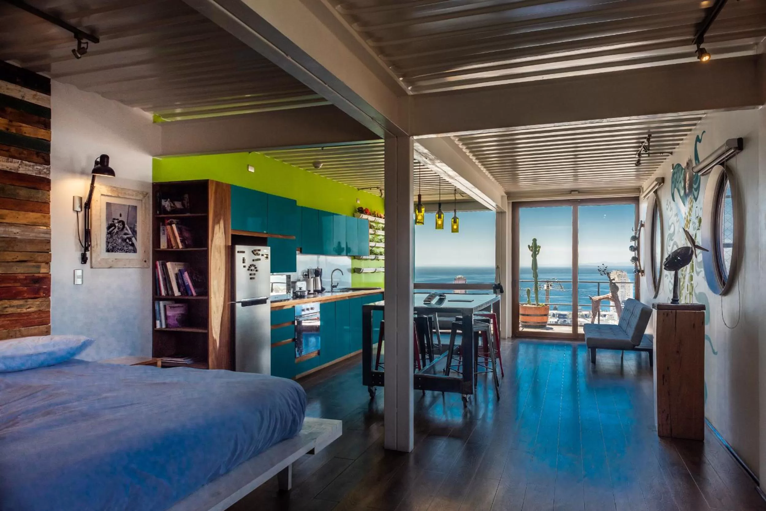 Superior Suite with Sea View in Hotel Winebox Valparaiso