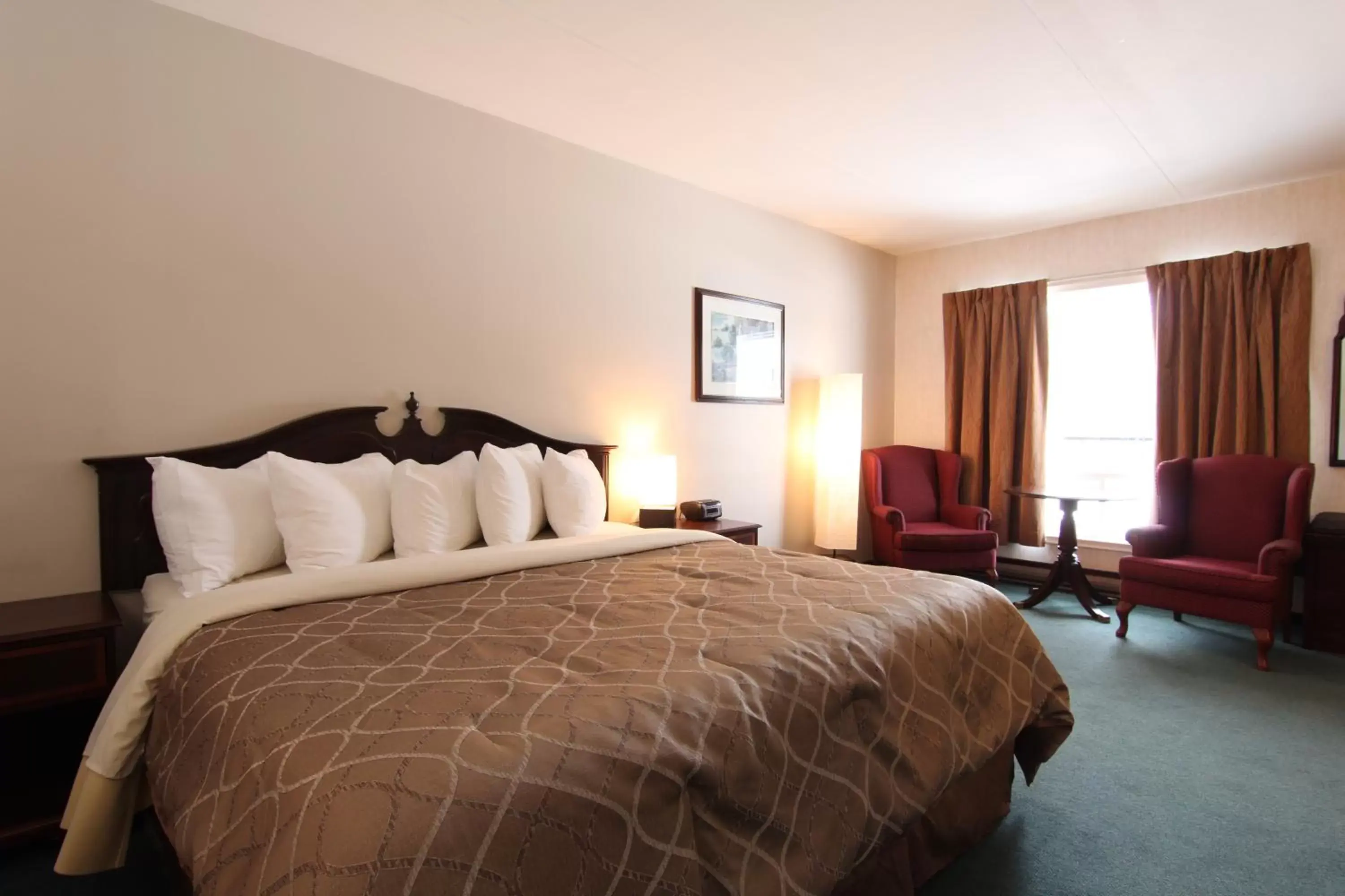 King Suite in Bancroft Inn & Suites