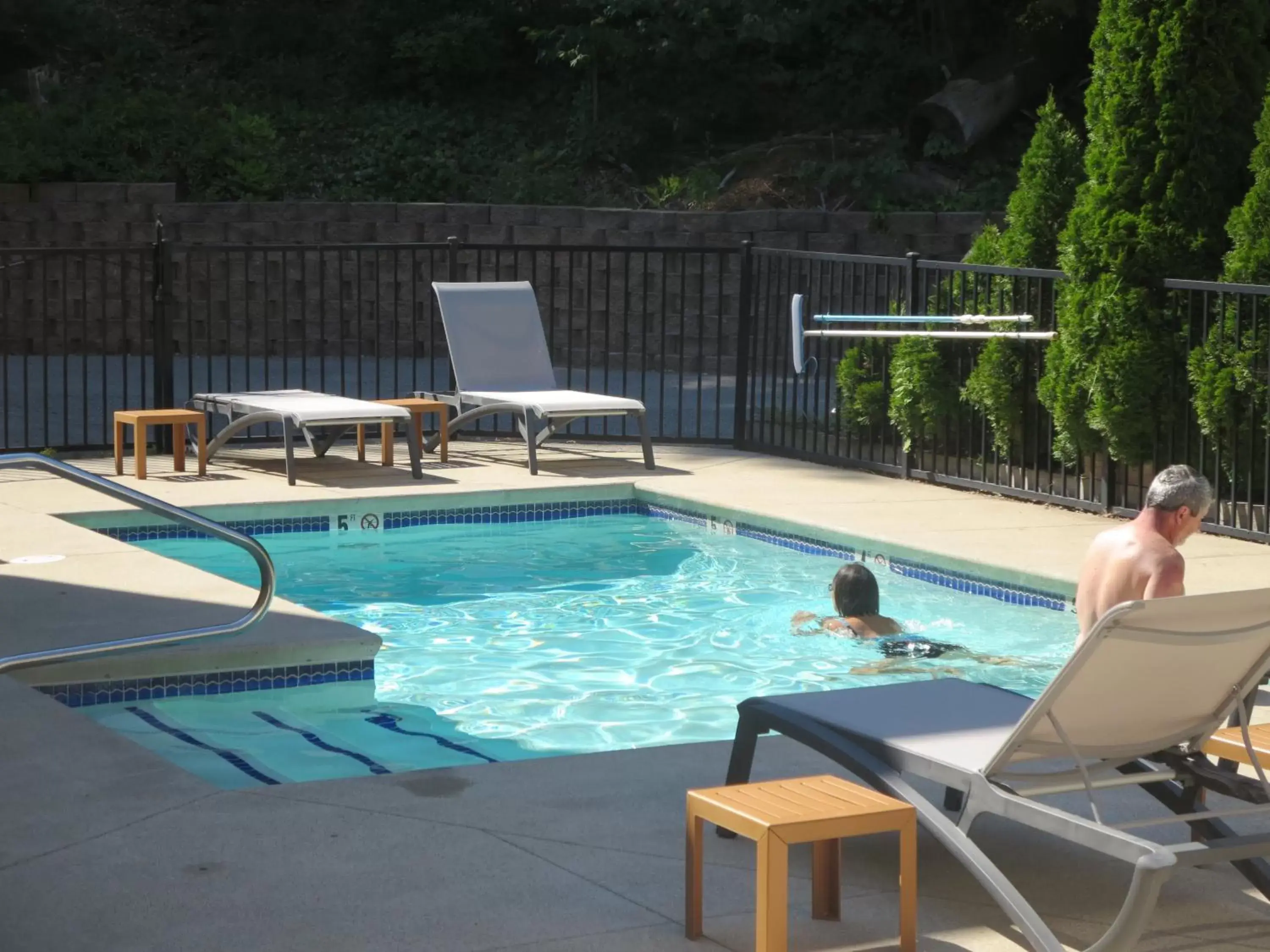 Activities, Swimming Pool in Admiral's Inn Resort