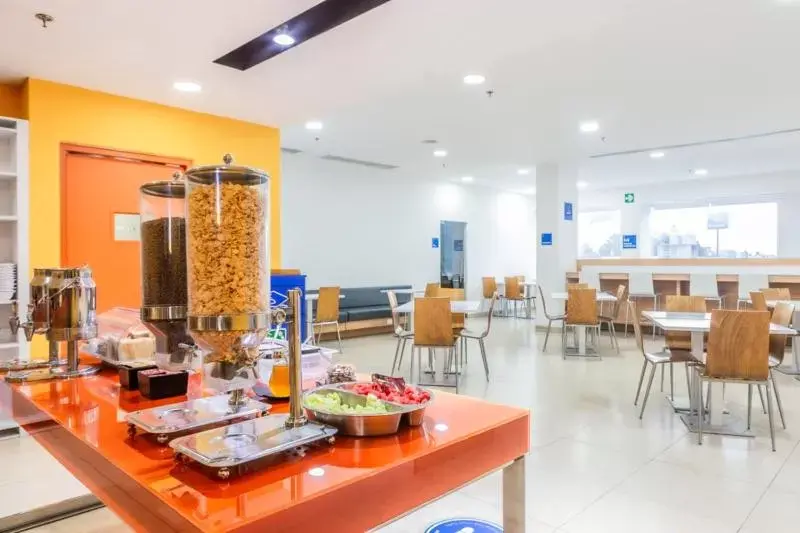 Breakfast, Restaurant/Places to Eat in Sleep Inn Leon Antares