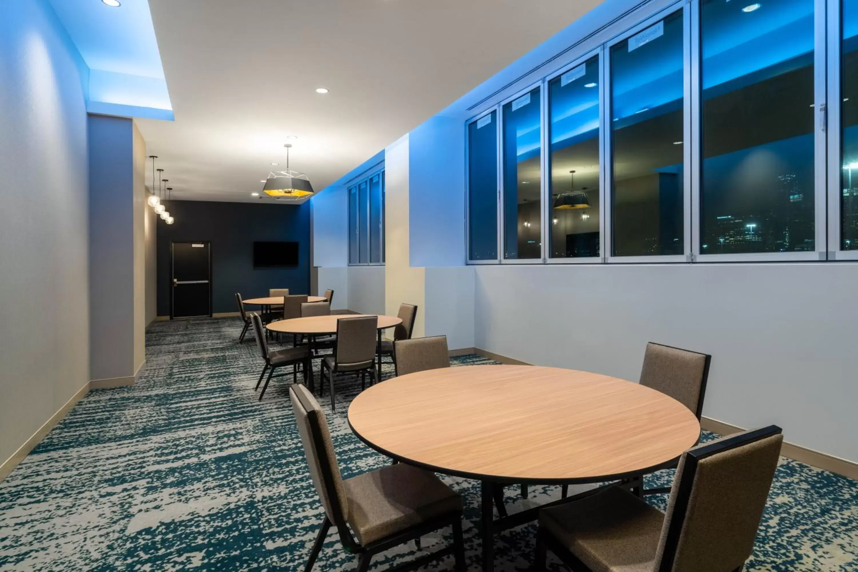 Meeting/conference room in La Quinta Inn & Suites by Wyndham Nashville Downtown Stadium