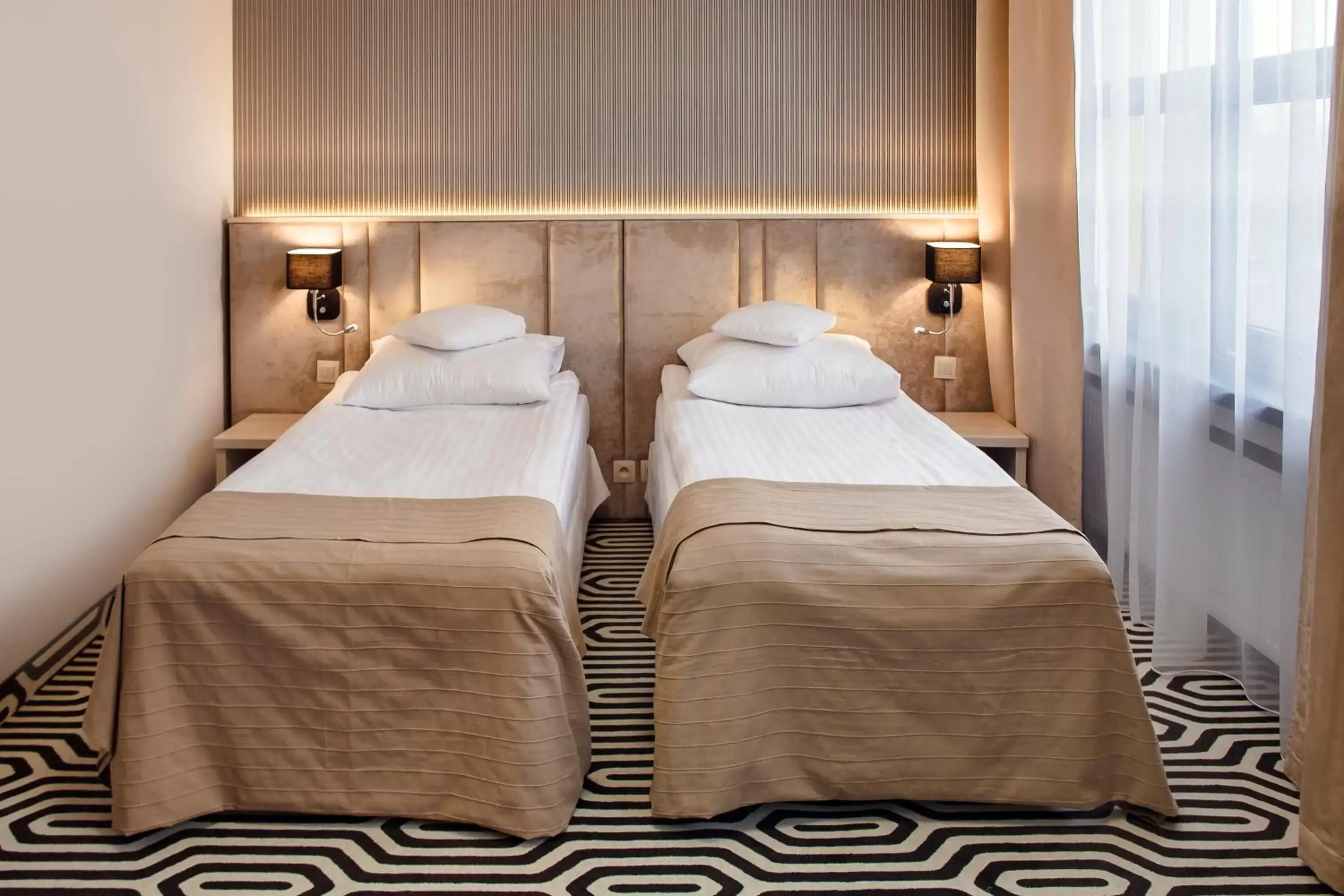 Bathroom, Bed in Art Hotel's Sosnowiec Bathroom, Bed in Art Hotel's Sosnowiec