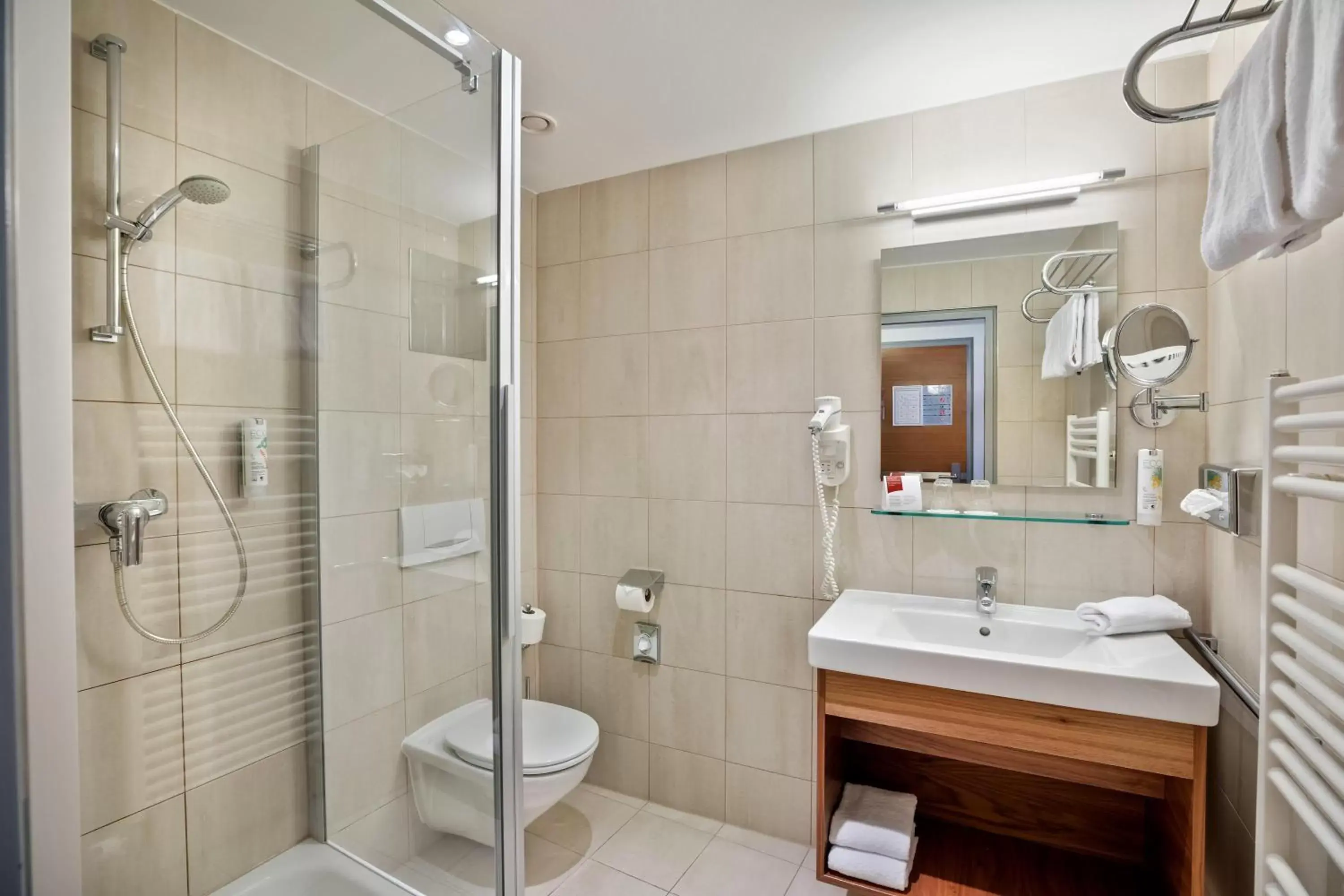 Shower, Bathroom in Austria Trend Hotel Anatol Wien