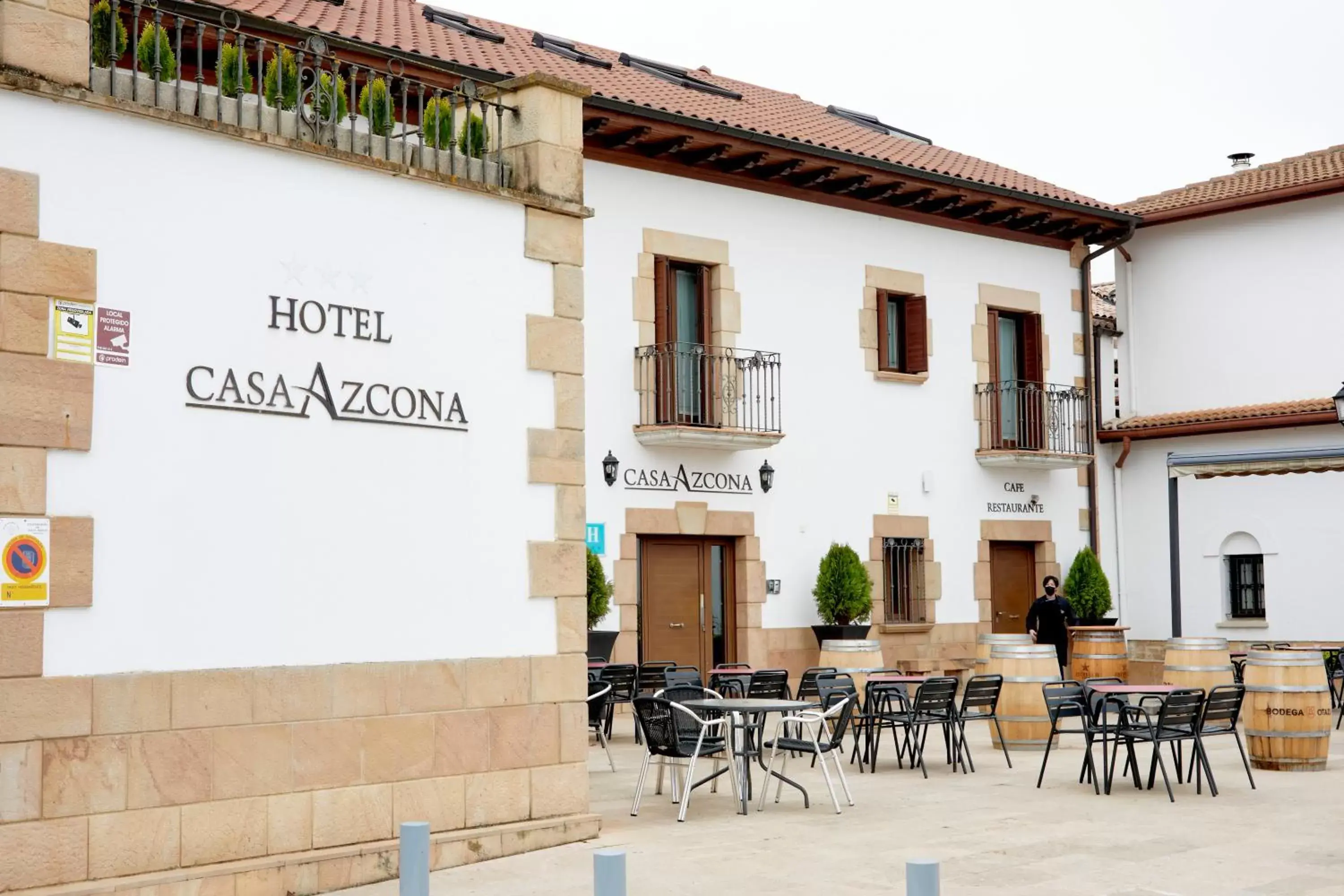 Property Building in Hotel Casa Azcona