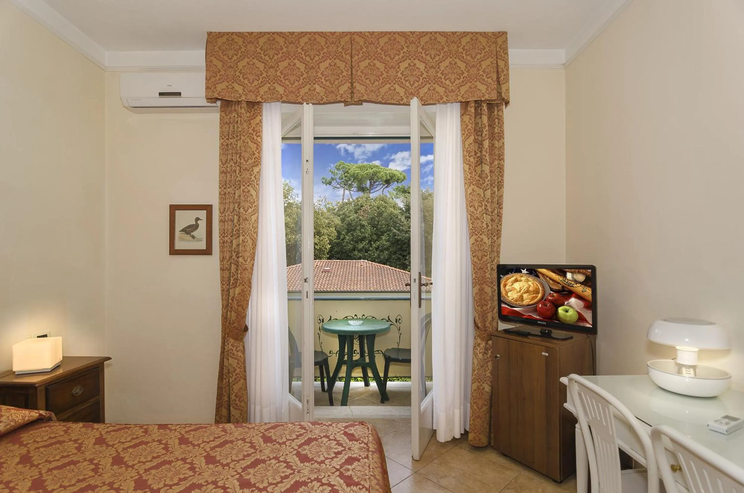 Photo of the whole room, Bed in Hotel Verdemare