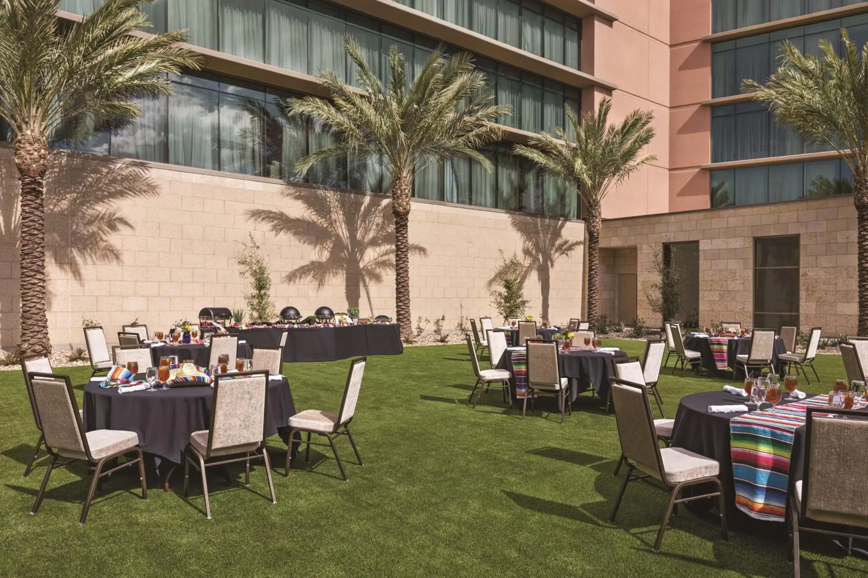 Meeting/conference room, Restaurant/Places to Eat in Hilton North Scottsdale At Cavasson