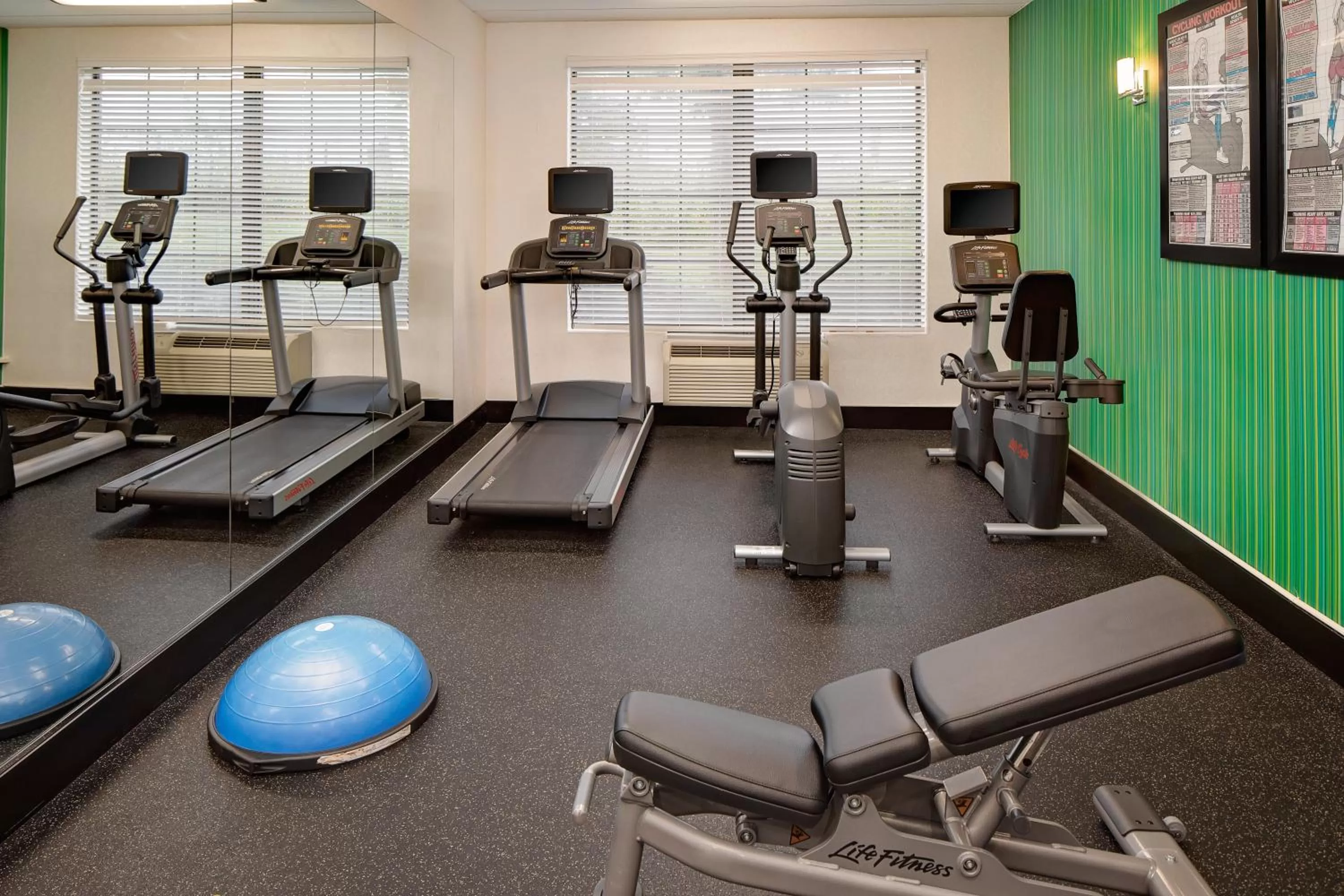 Fitness centre/facilities in Holiday Inn Express Harrisburg East by IHG