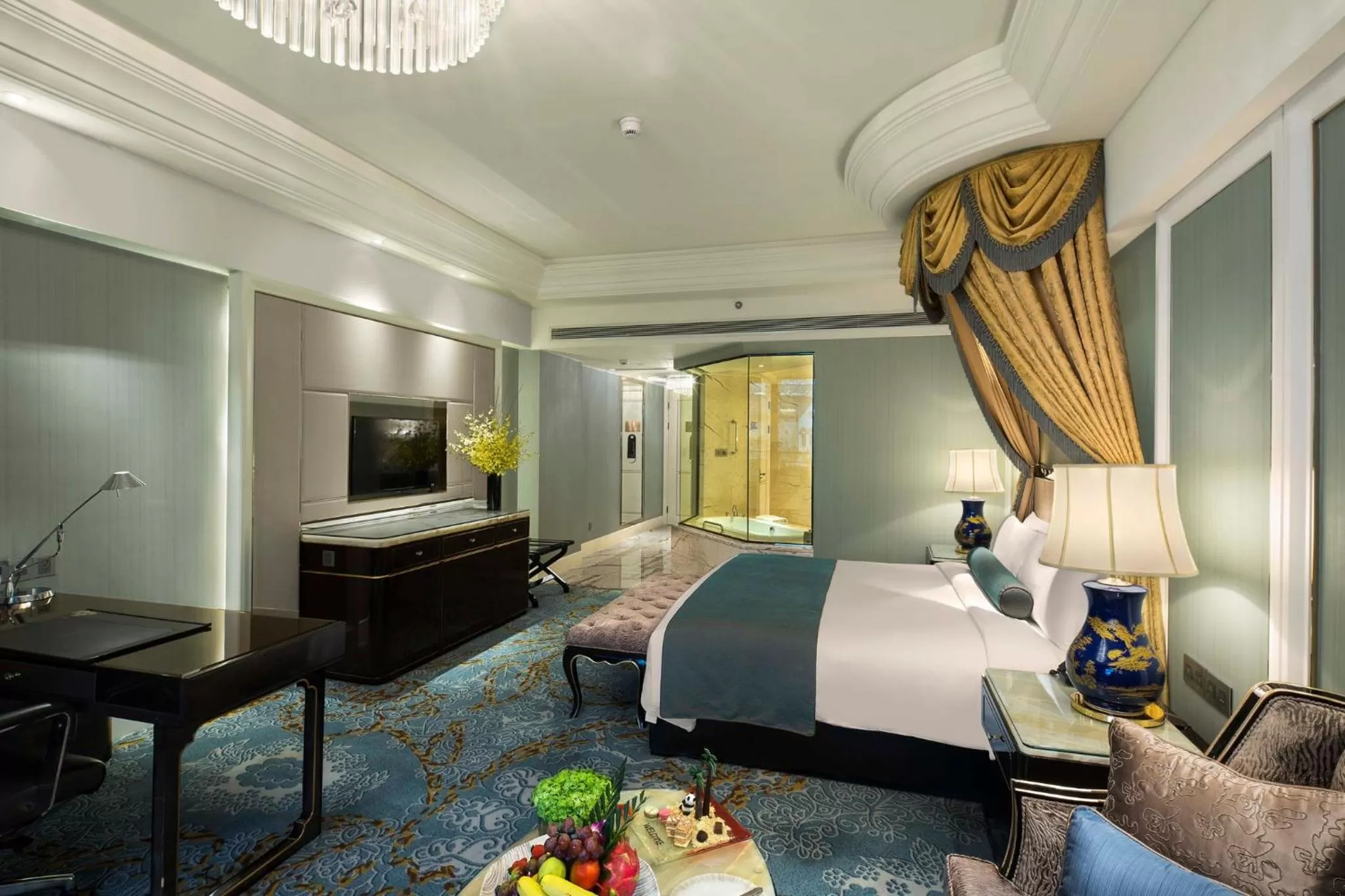 Photo of the whole room, Bed in InterContinental Chengdu Global Center by IHG