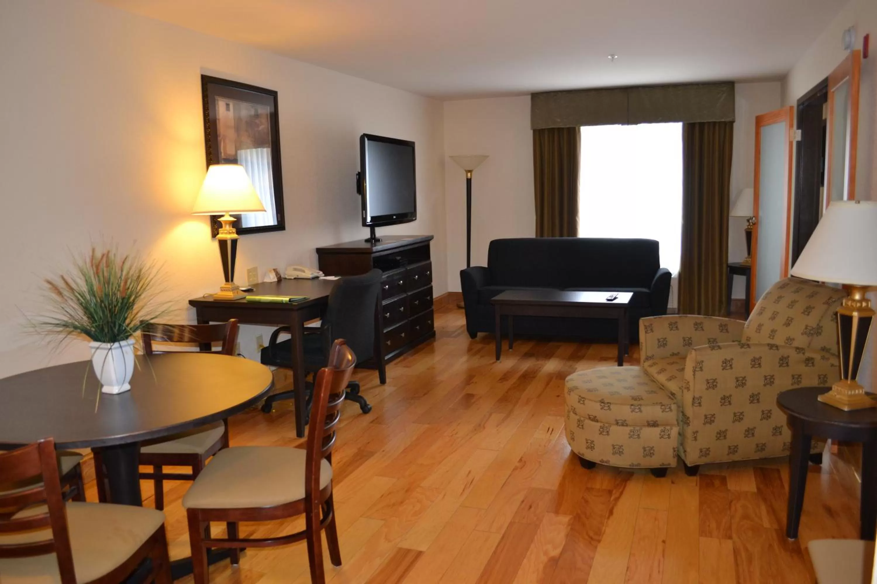 Living room in Wingate by Wyndham LaGrange