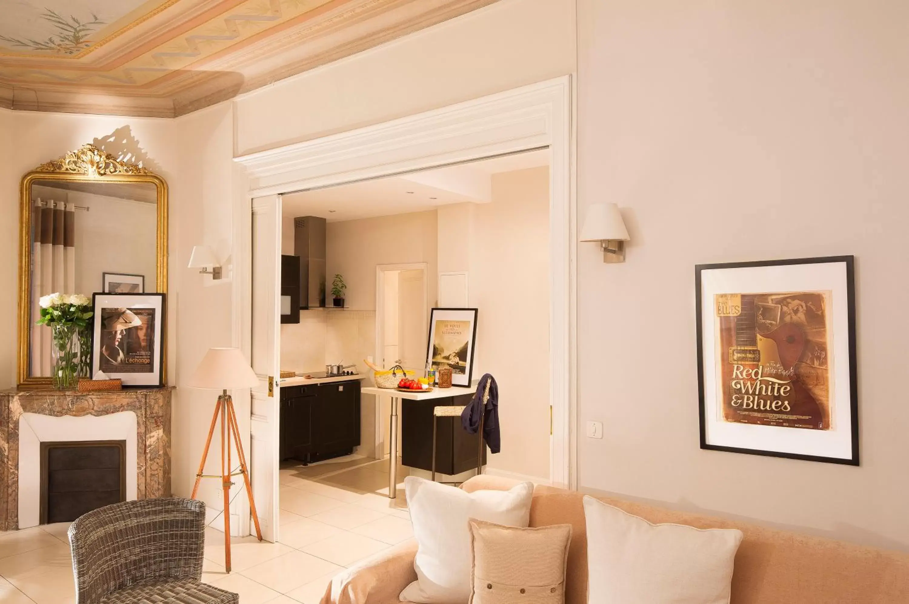Living room, Kitchen/Kitchenette in Villa d'Estelle