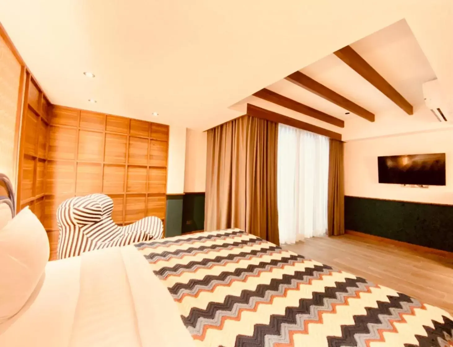 Bed in Miami Hotel Bangkok - SHA Plus