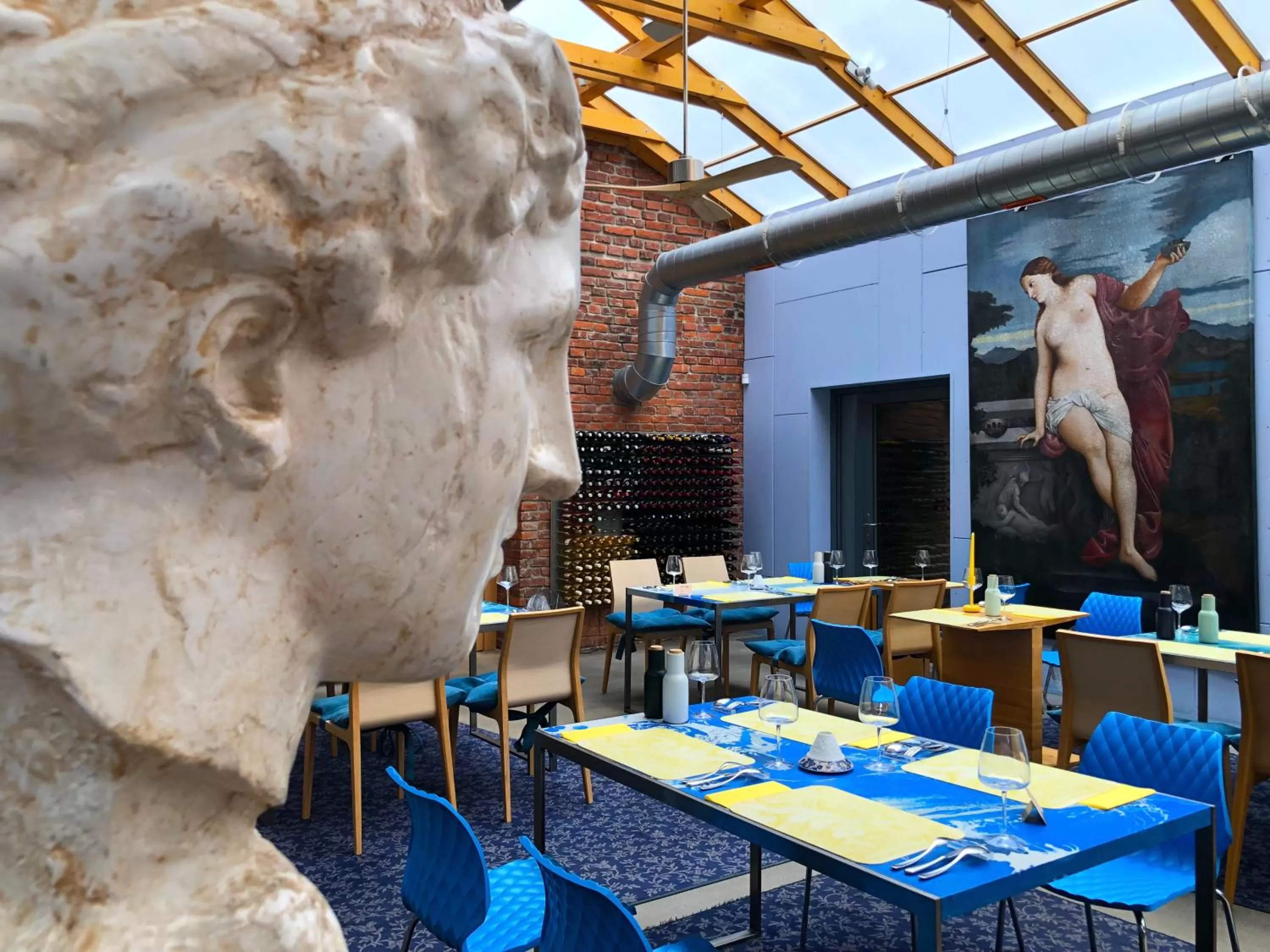 Restaurant/places to eat in Hotel 49