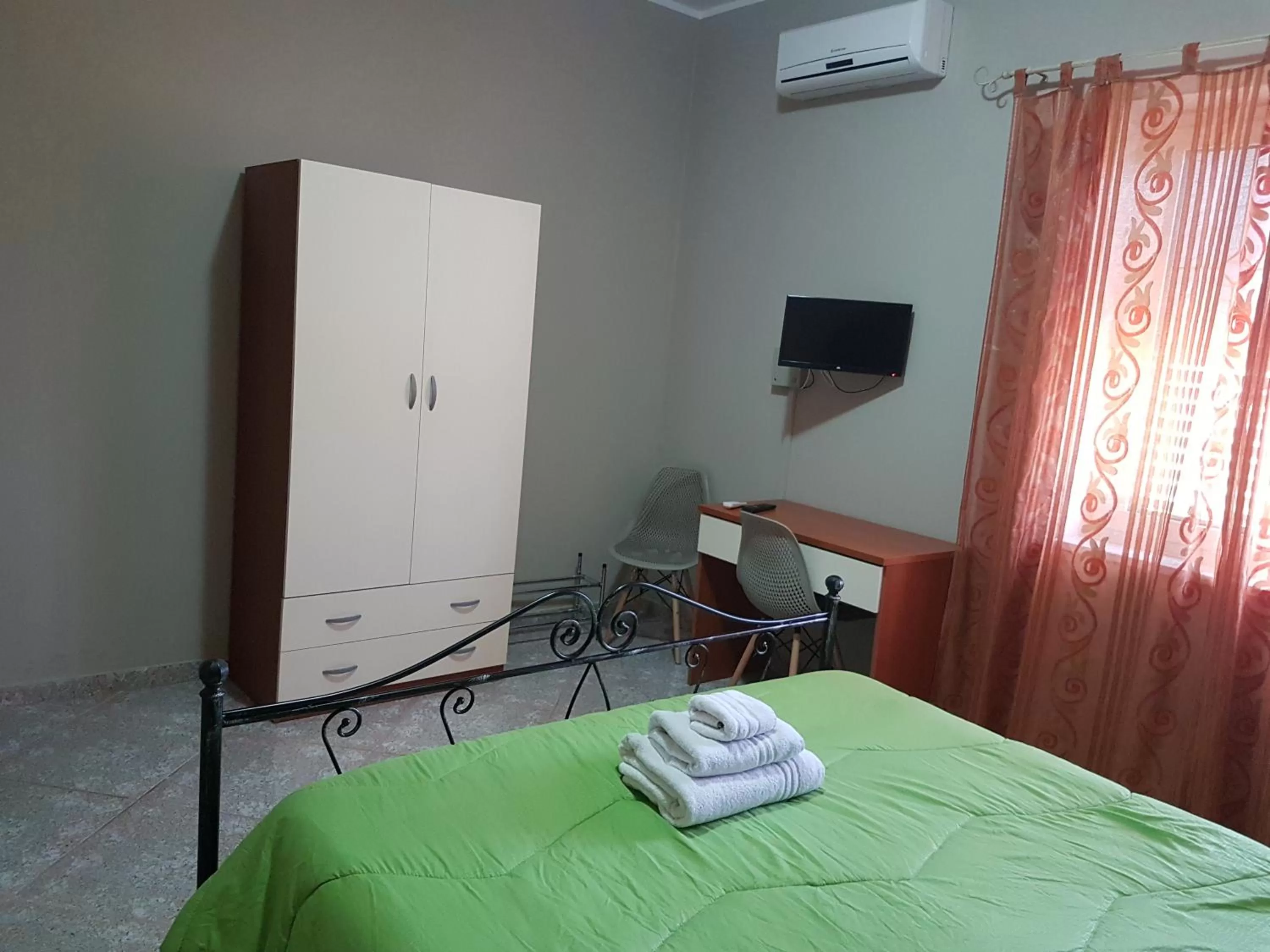 Bedroom, Bed in B&B Magna Grecia