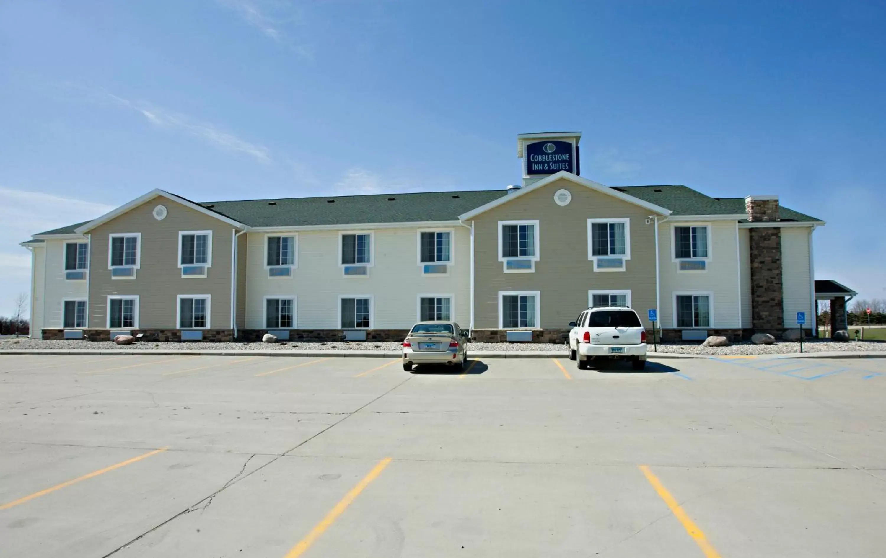 Facade/entrance, Property Building in Cobblestone Inn & Suites - Langdon