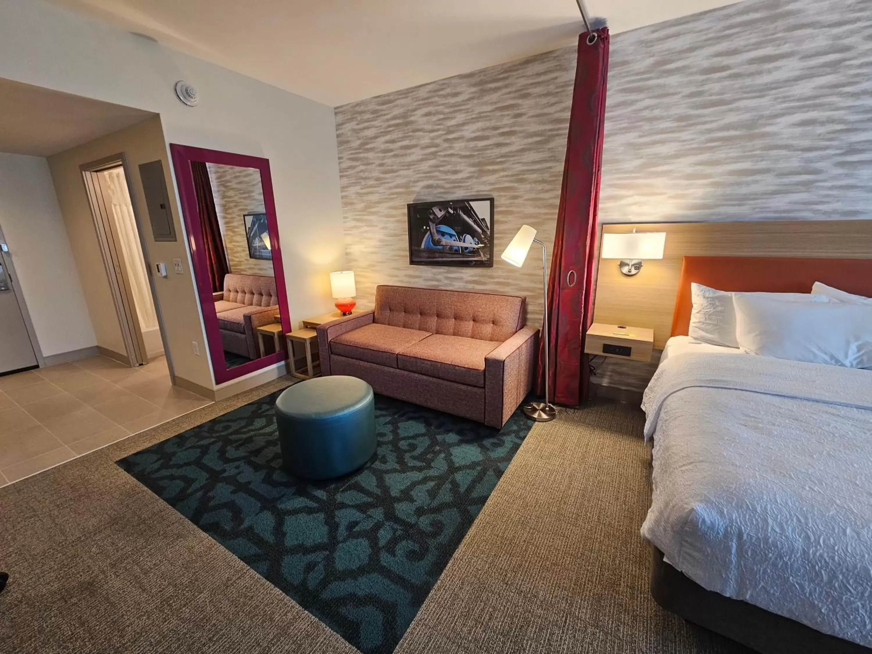 TV and multimedia, Bed in Home2 Suites By Hilton Allentown Bethlehem Airport