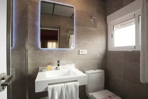 Toilet, Bathroom in Hotel Sevilla