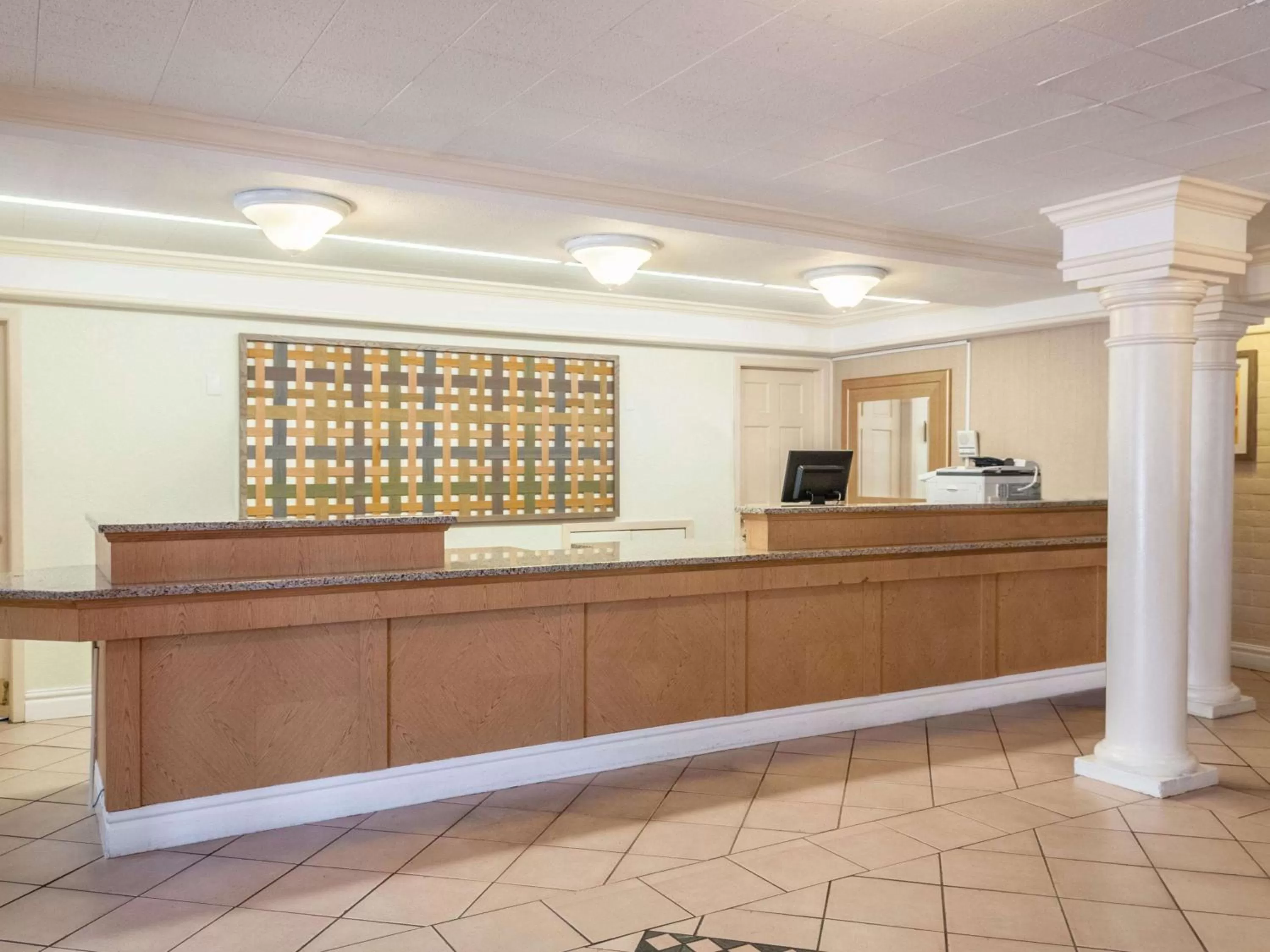Lobby or reception in La Quinta Inn by Wyndham New Orleans West Bank / Gretna