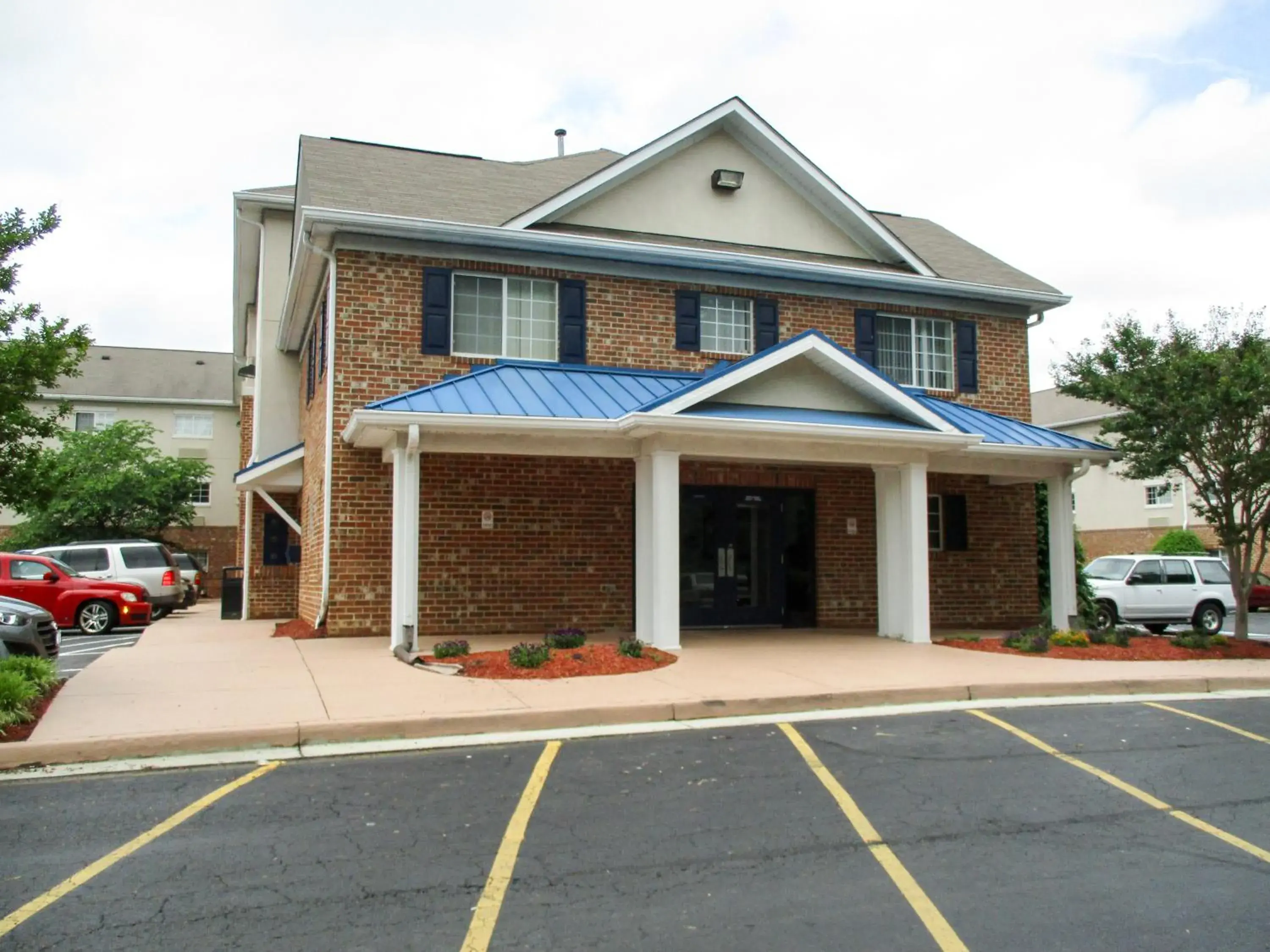 Facade/entrance, Property Building in Studio 6-Hampton, VA - Langley AFB Area