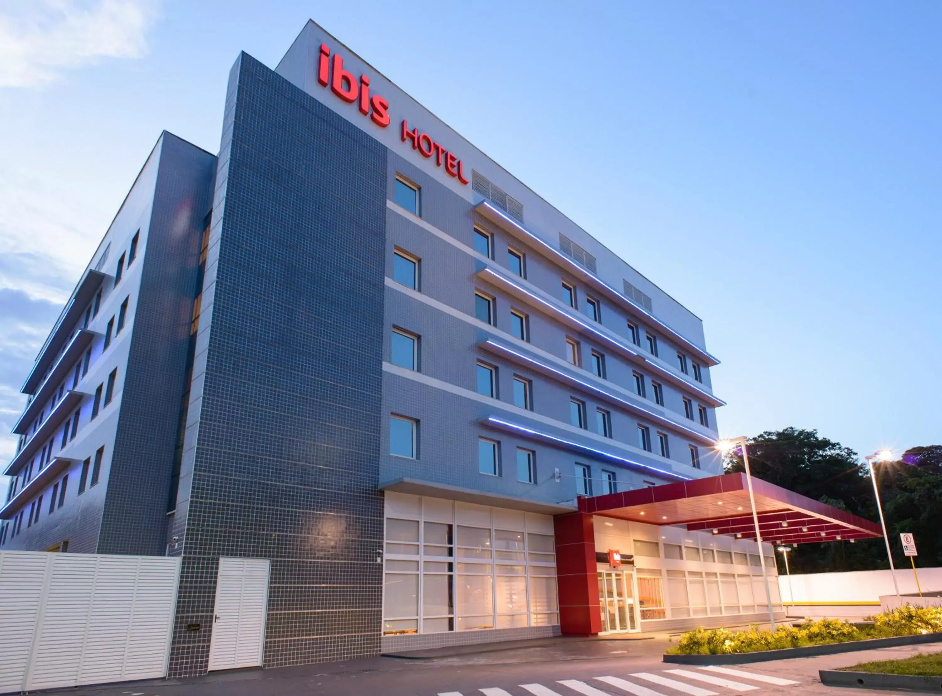 Facade/entrance, Property Building in ibis Manaus Aeroporto