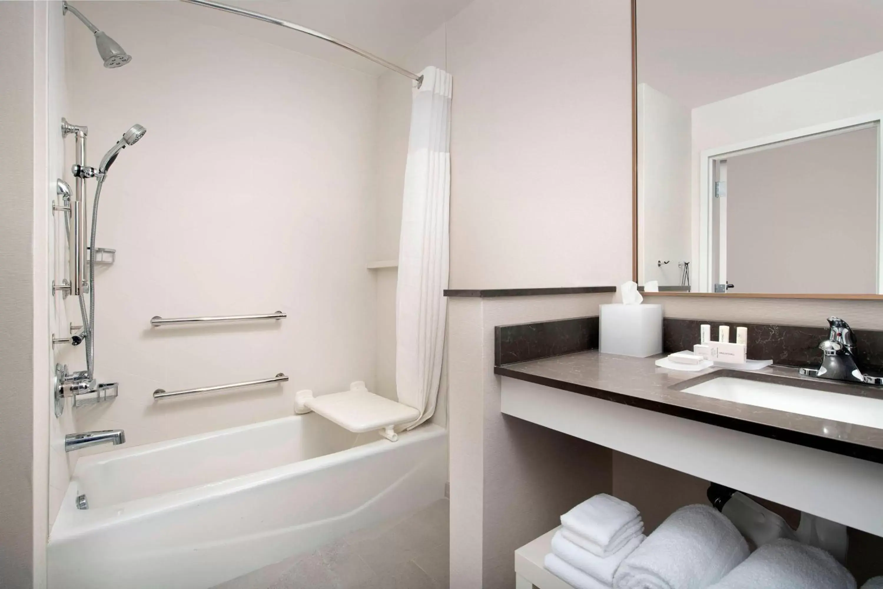 Bathroom in Fairfield Inn & Suites by Marriott Miami Airport West/Doral