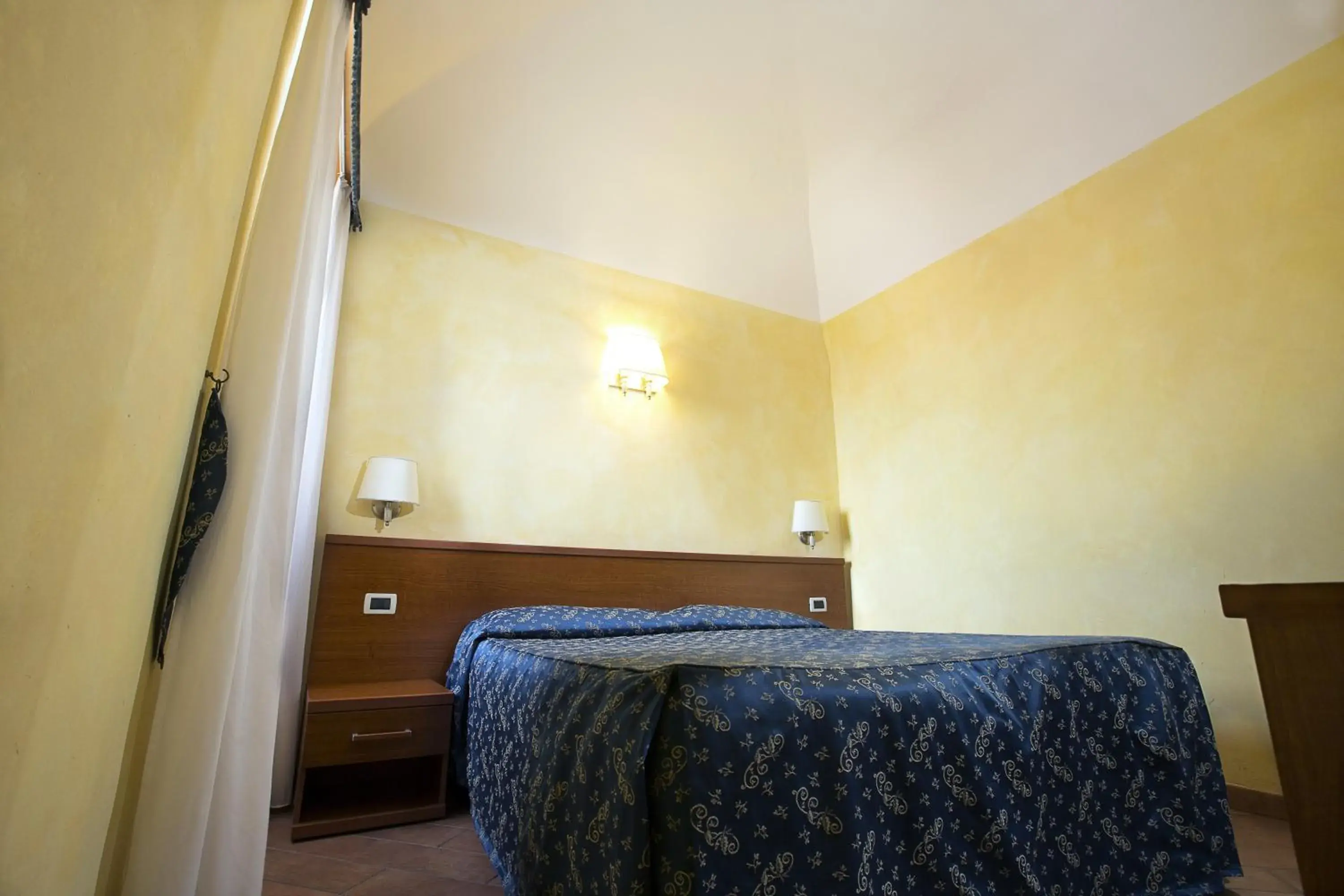 Bed in Albergo Dei Leoni