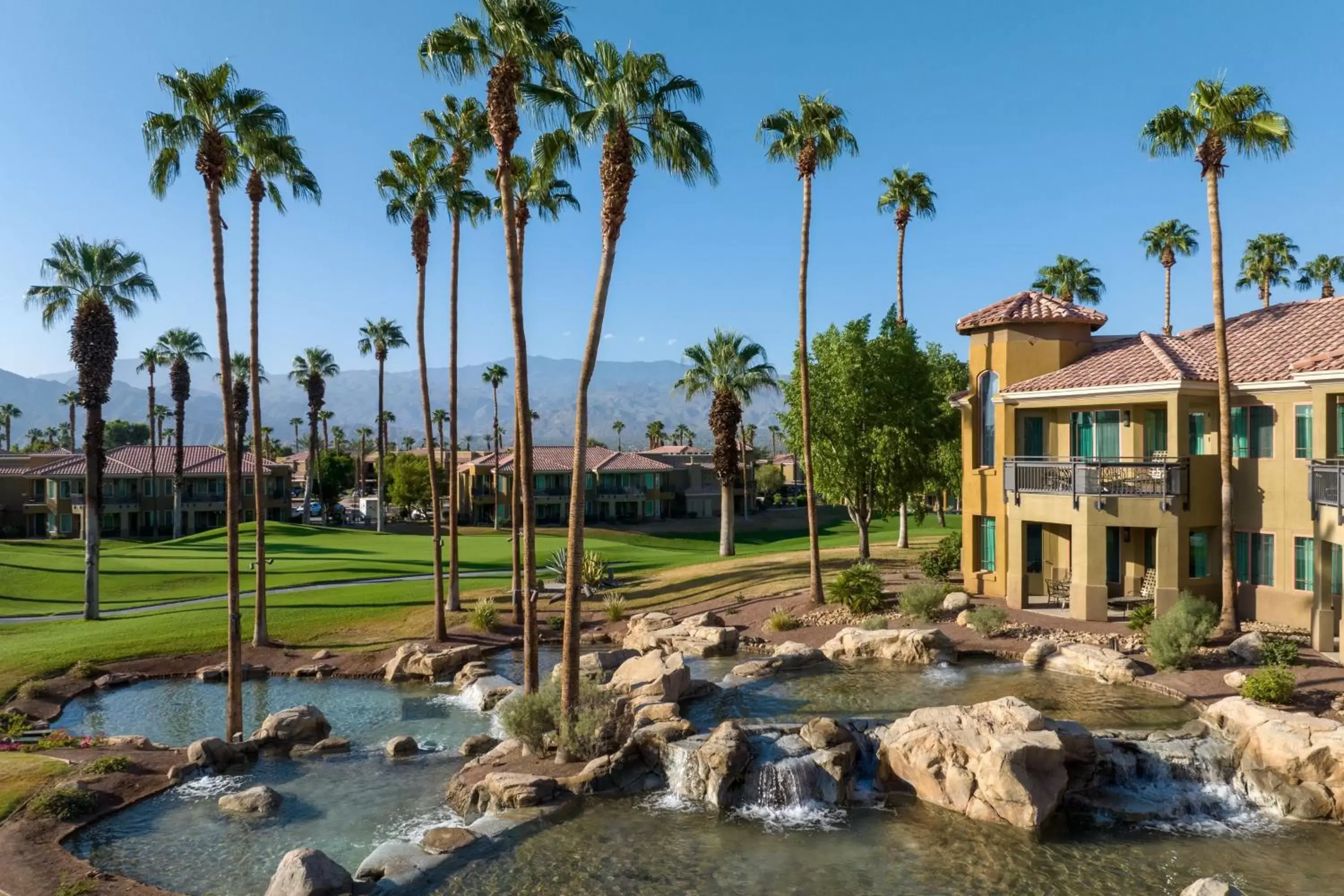 Property building in Marriott's Desert Springs Villas II