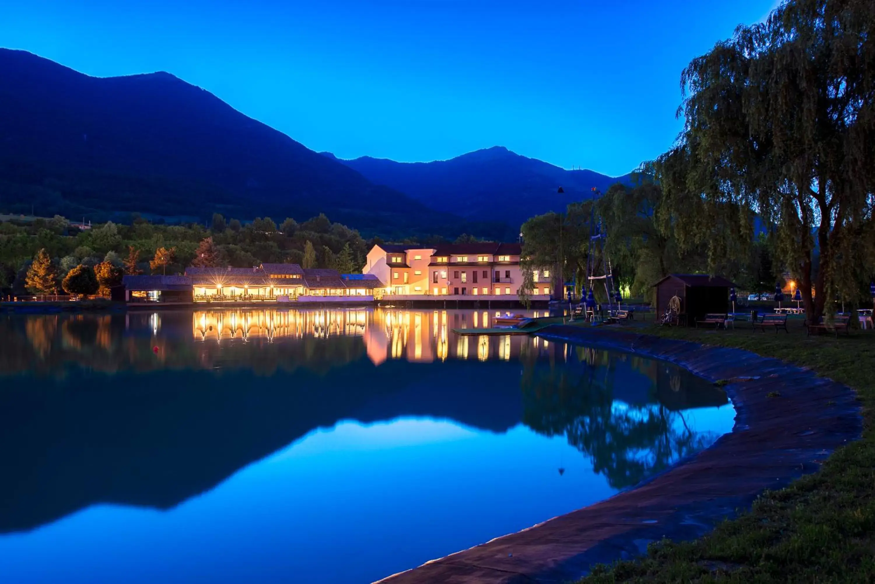 Lake view, Swimming Pool in Hotel Don Luis