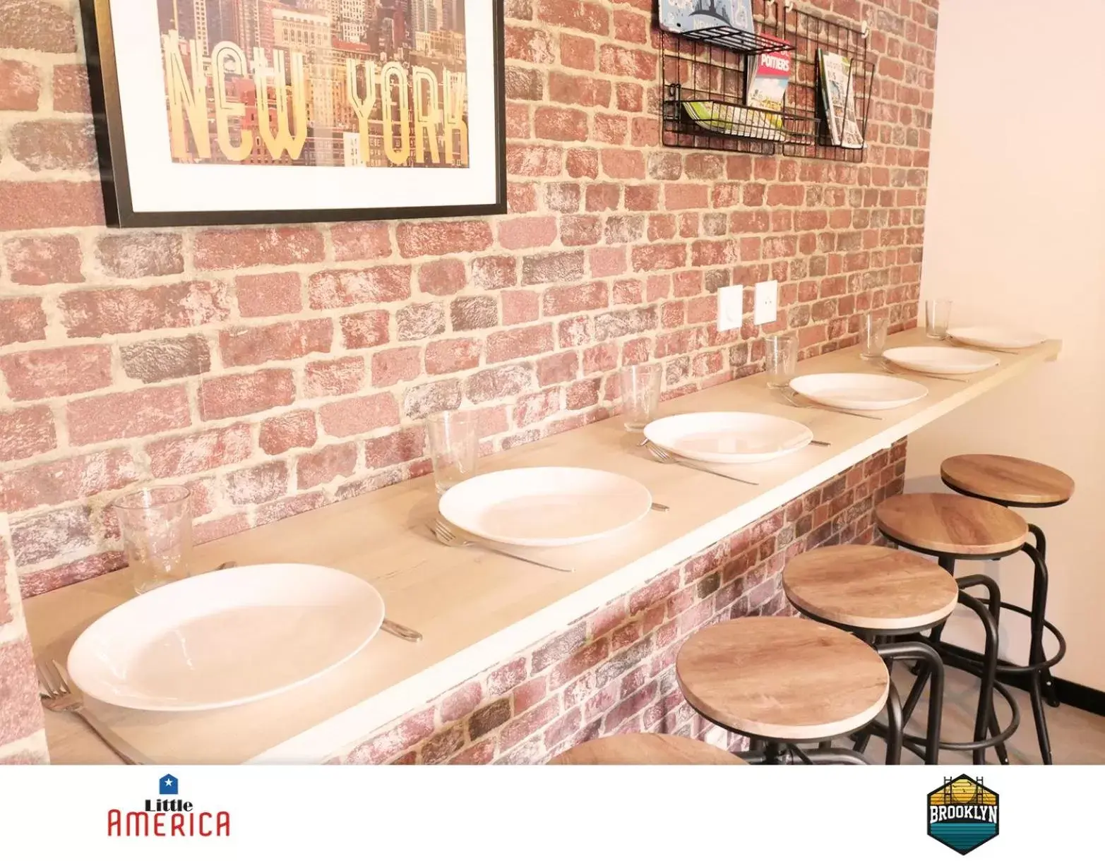 Dining area, Bathroom in Little America - Appart Hôtel 3km Futuroscope