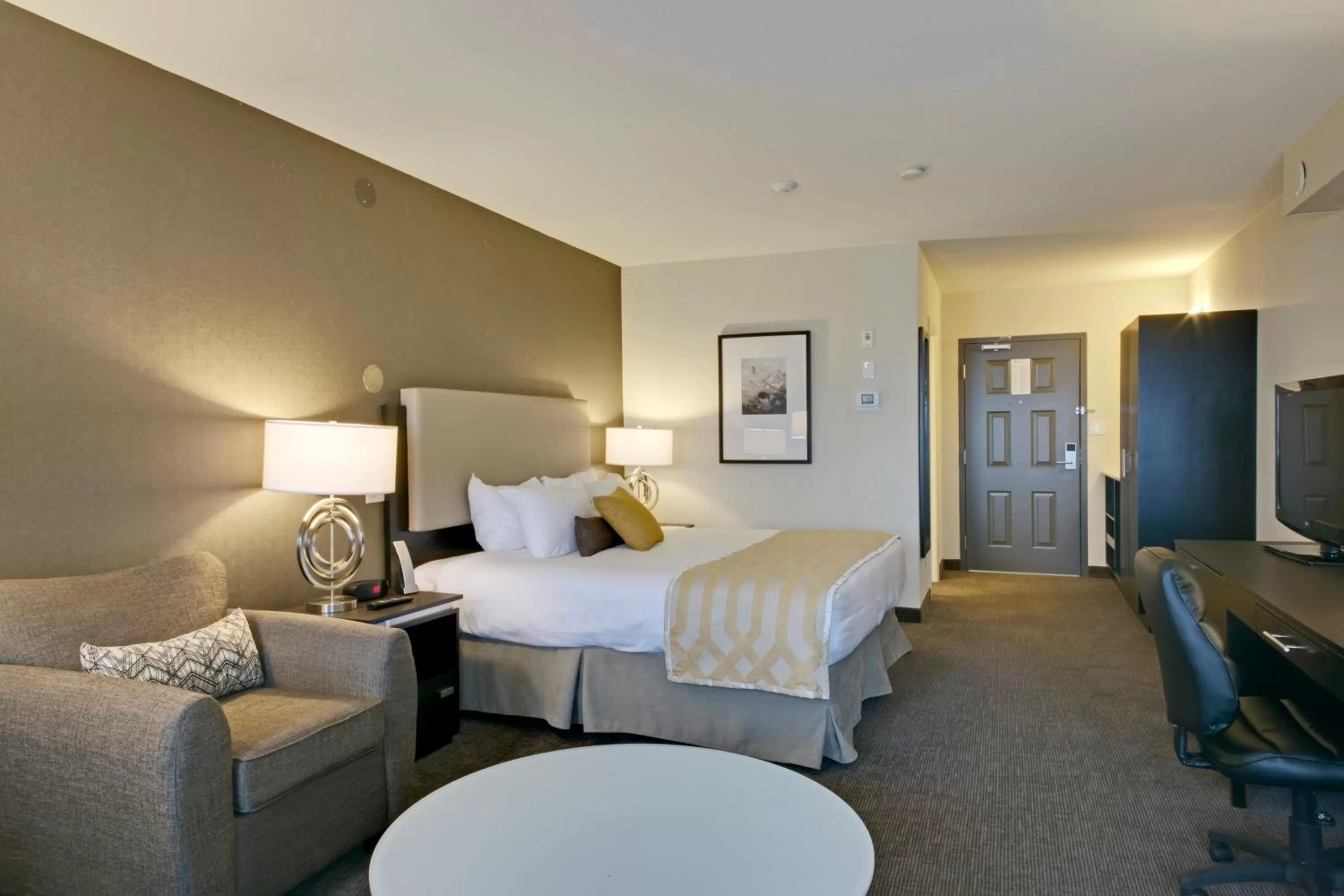 Photo of the whole room, Bed in Coast Kamloops Hotel & Conference Centre