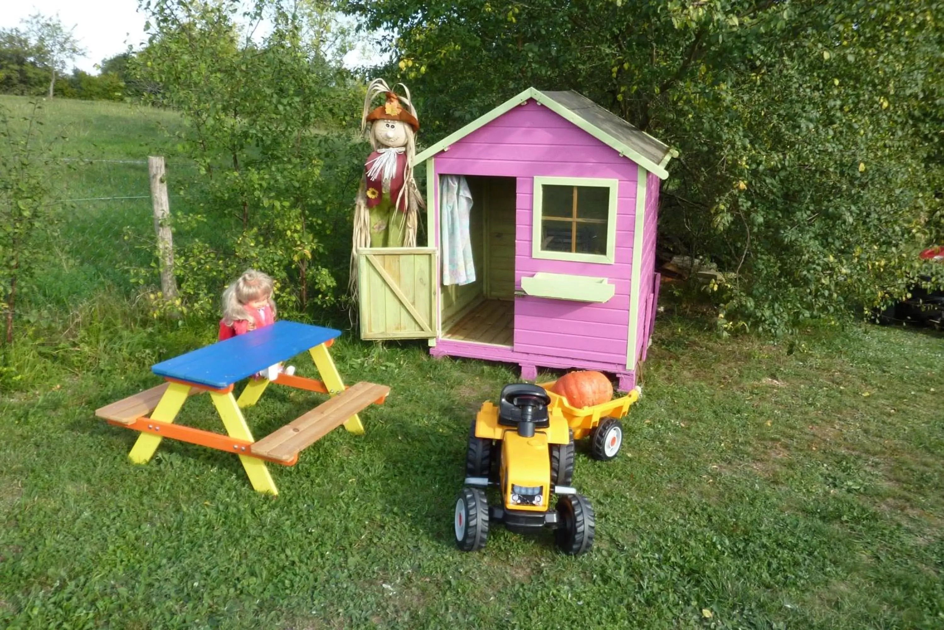 Children play ground, Children in La Maison du Parc