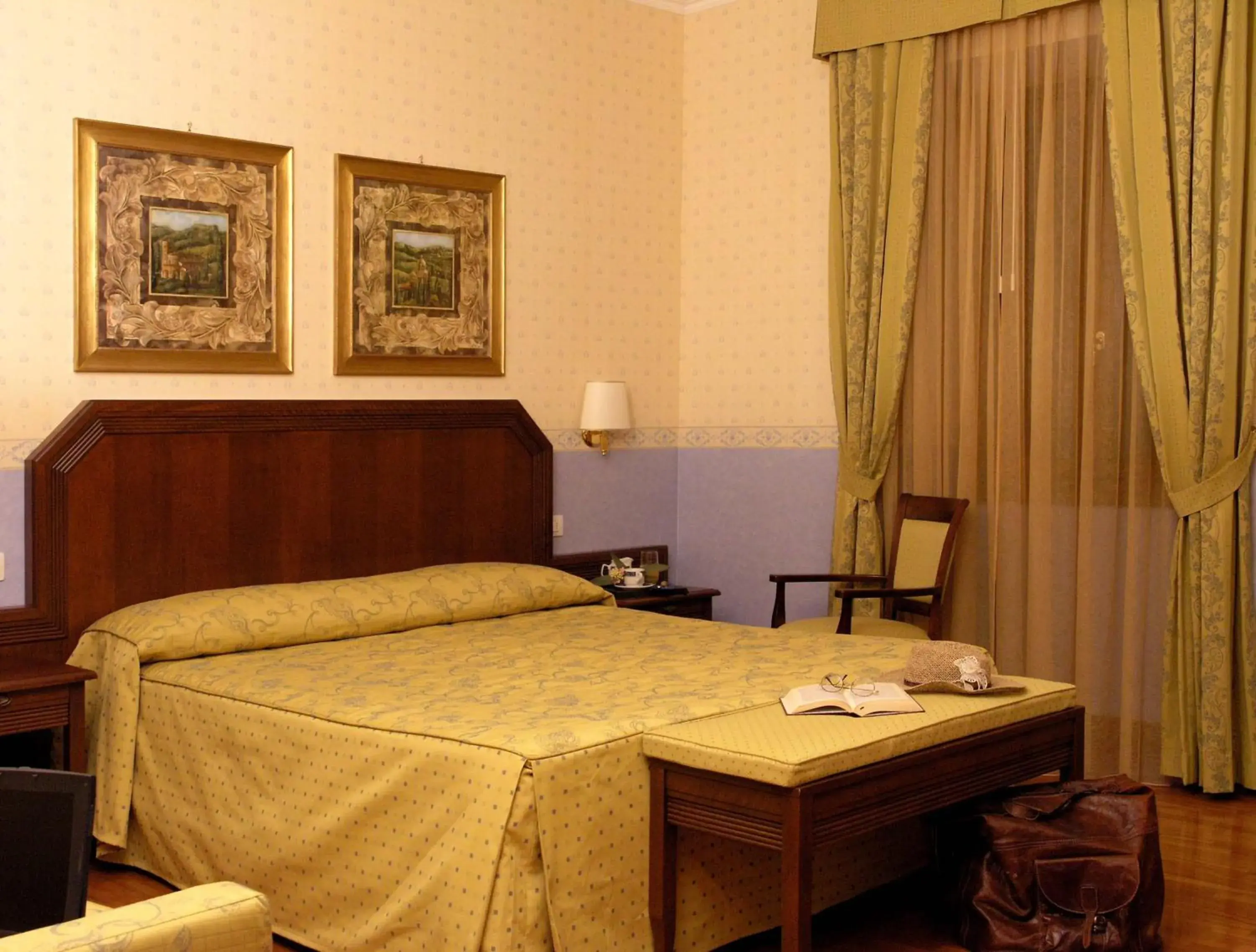 Bed in Hotel Filippeschi