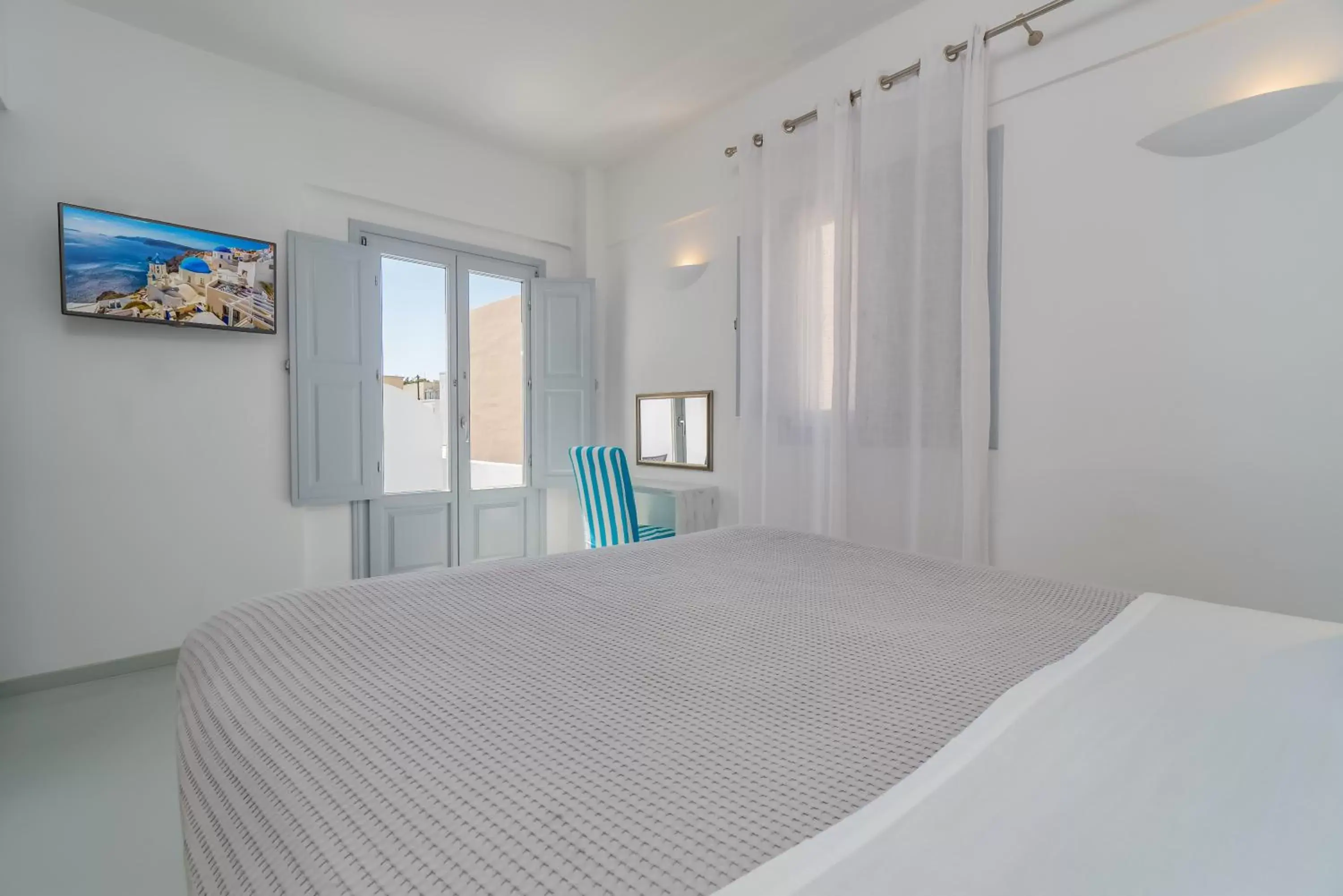 Bedroom, Bed in Central Fira Suites