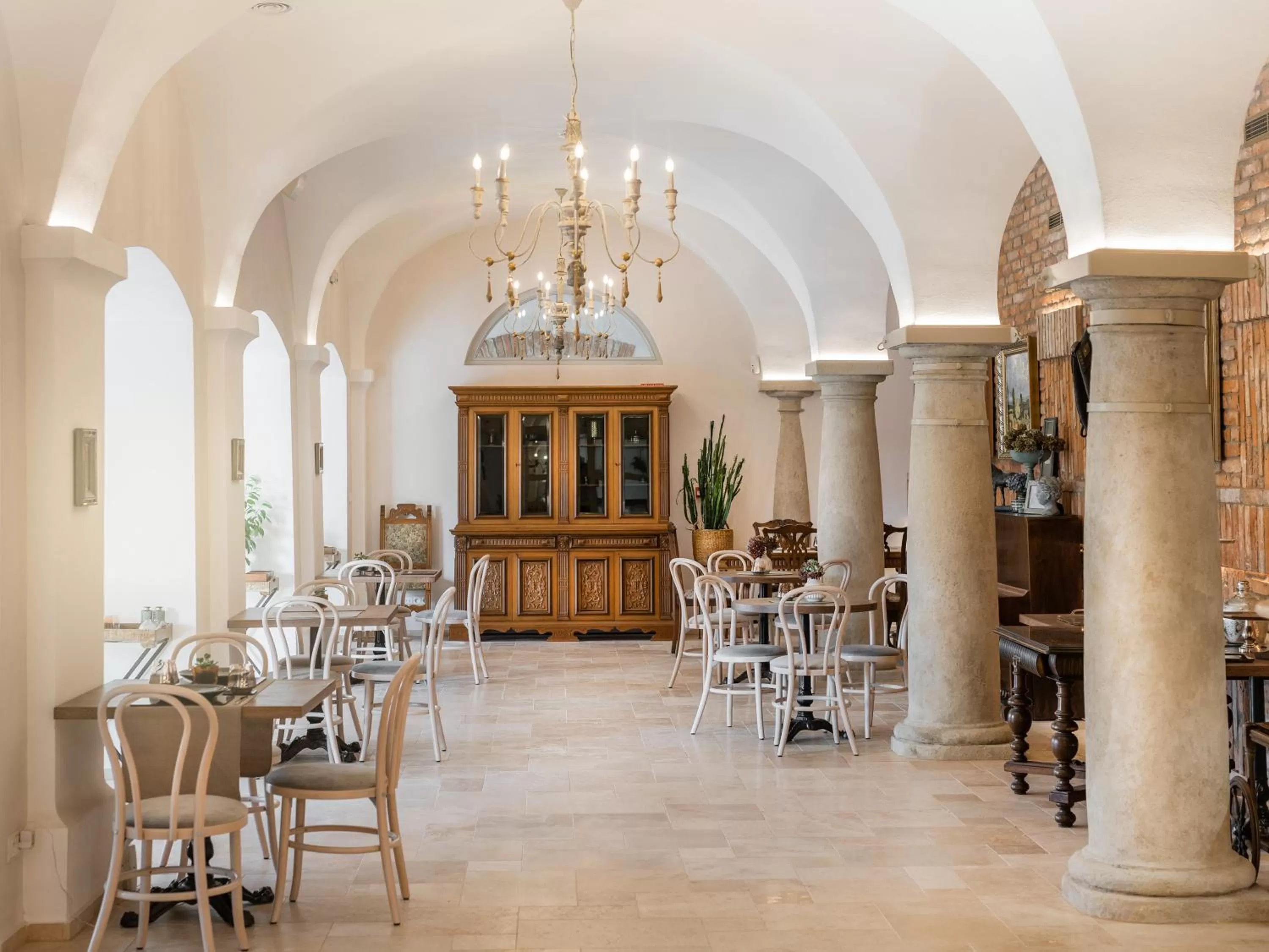 Restaurant/places to eat in Arkady Hof Hotel