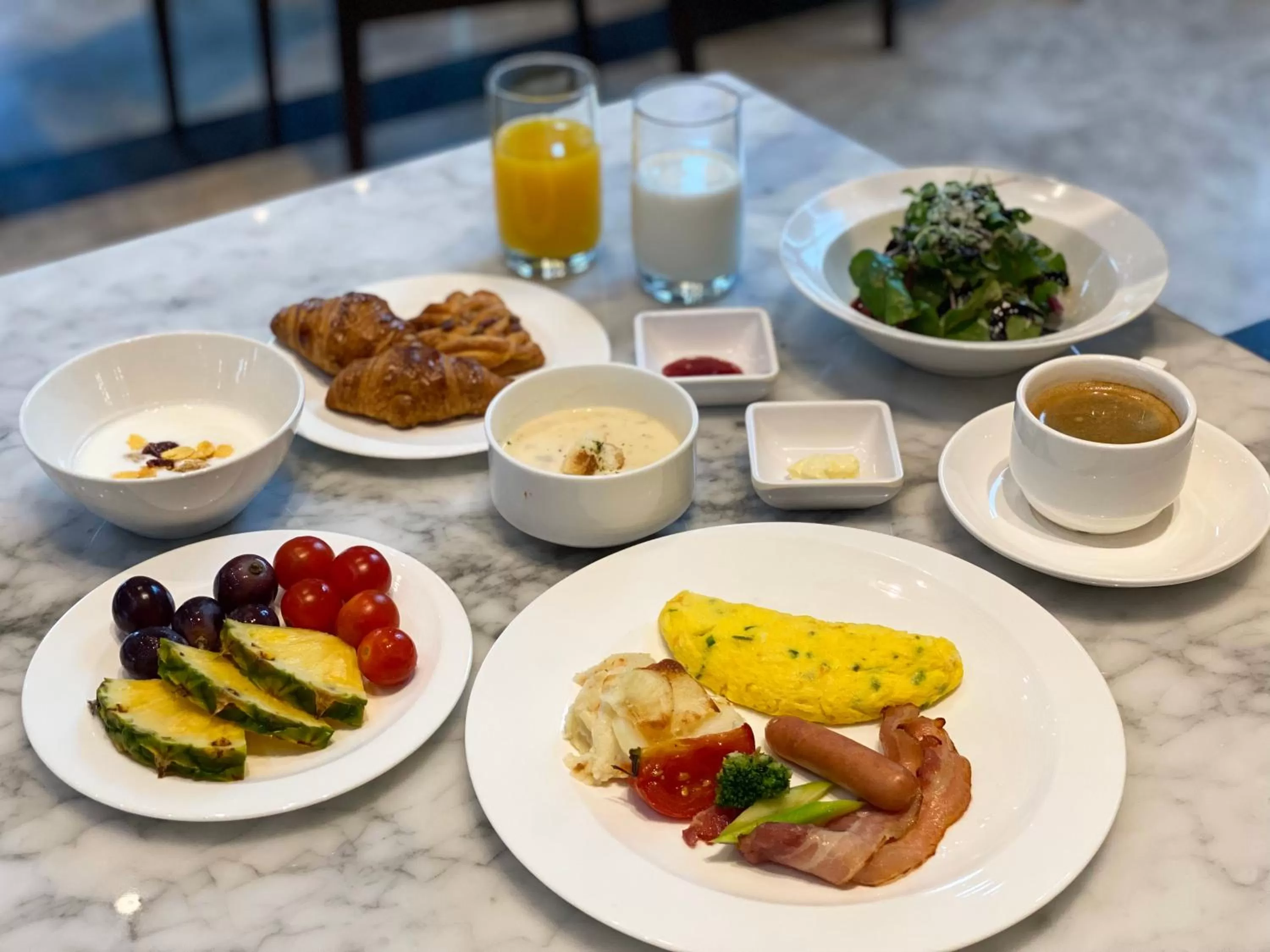 Buffet breakfast in GLAD Mapo