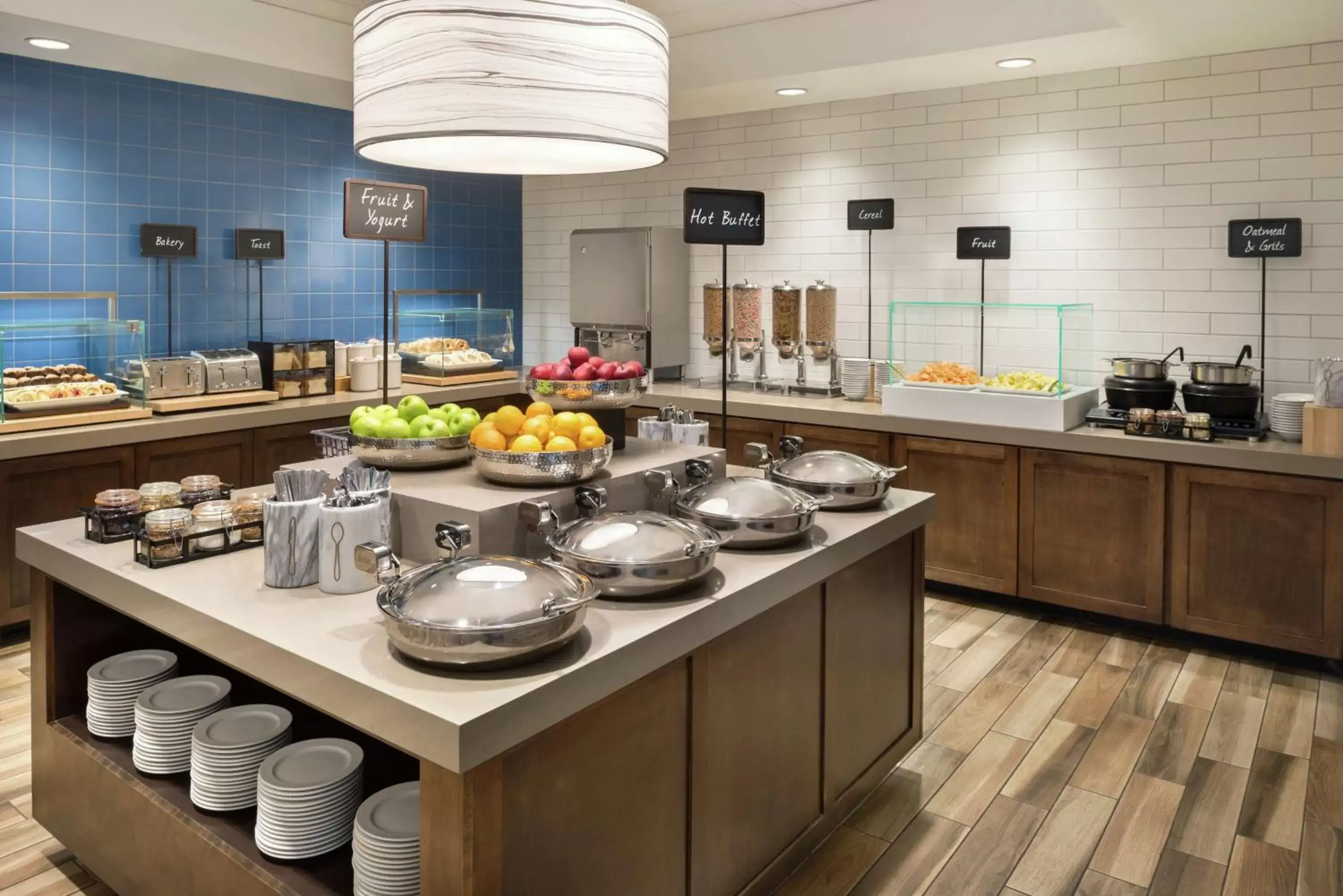 Dining area, Kitchen/Kitchenette in Embassy Suites by Hilton Atlanta Alpharetta