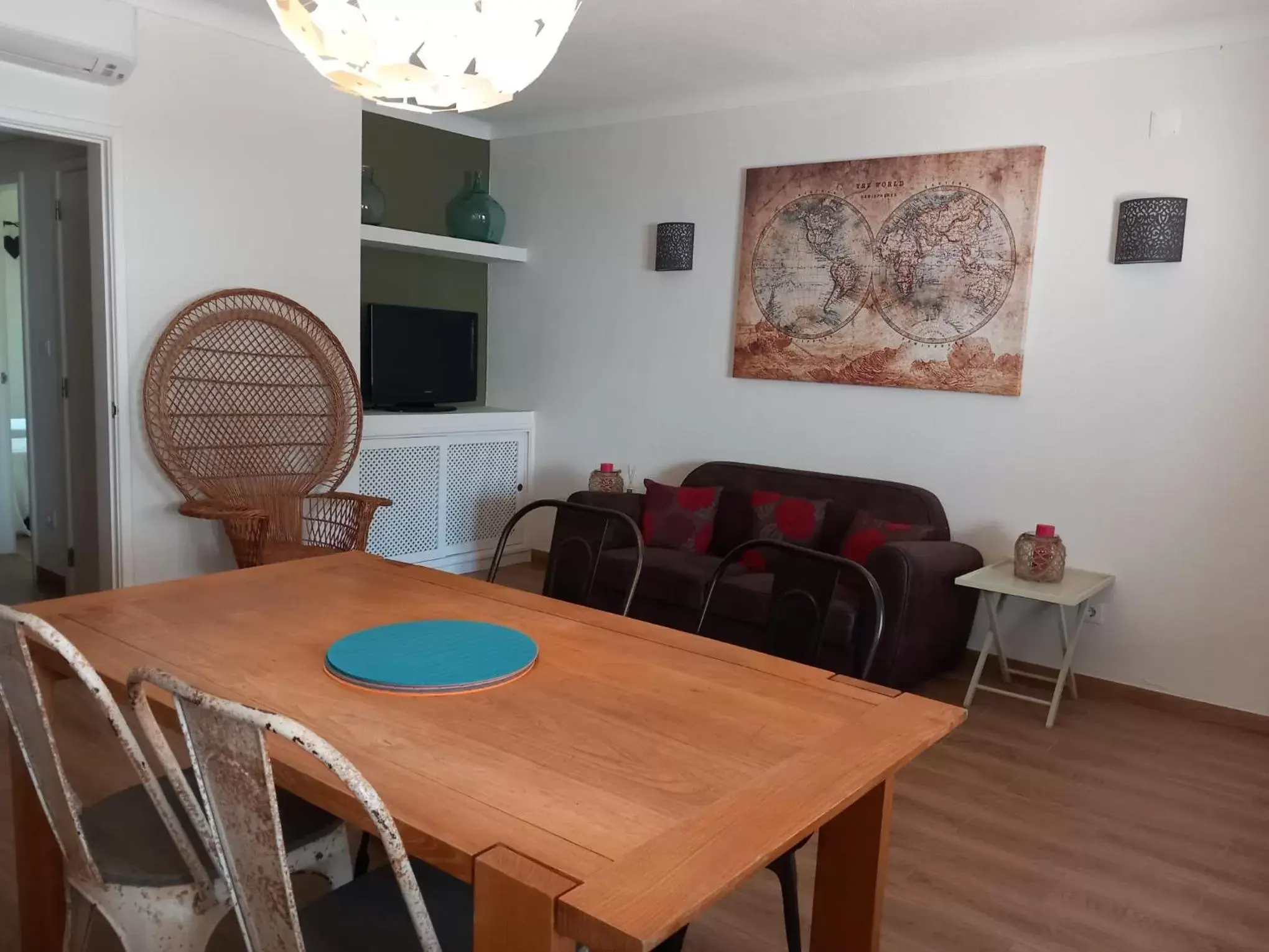 Living room, Dining Area in Apartamentos Honorio - Pool and Garden