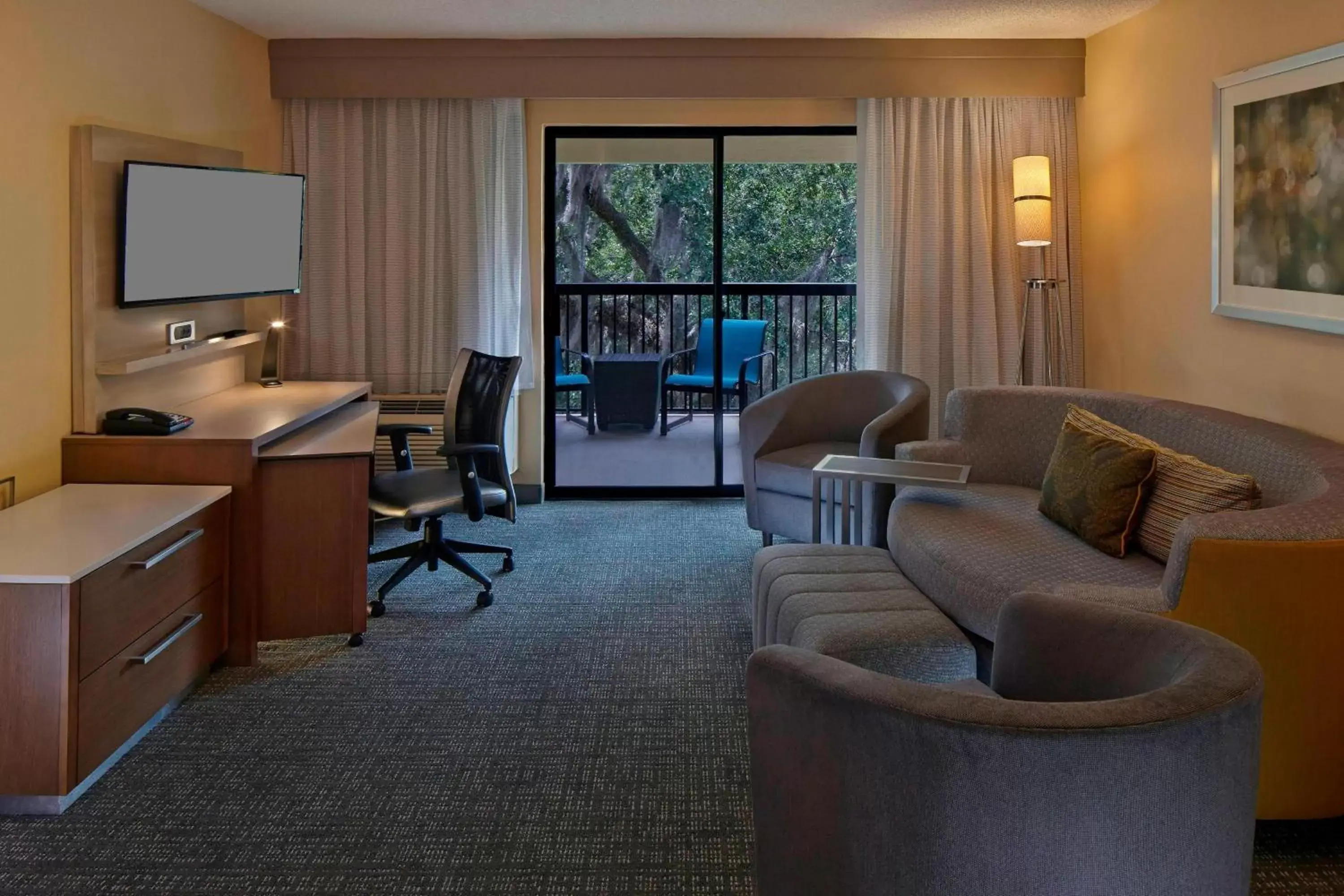 Living room, Seating Area in Courtyard by Marriott Orlando East/UCF Area