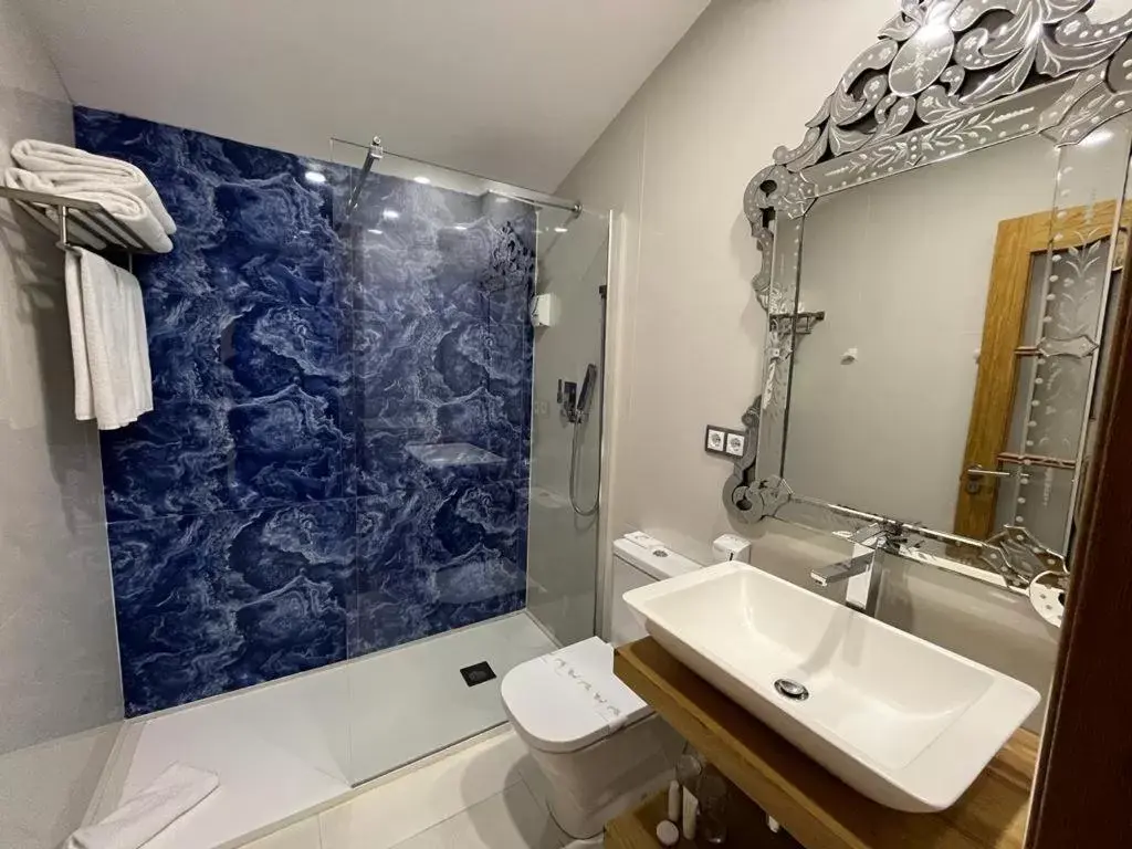 Bathroom in Hotel Royal Suite Santander