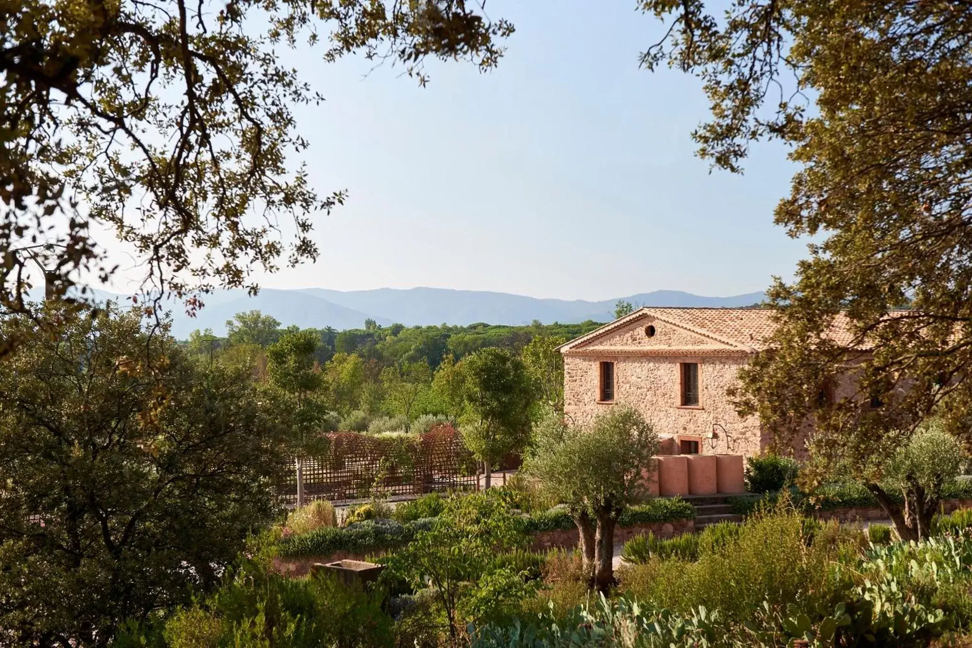 Property Building in Château Saint Roux Le Luc-Le Cannet des Maures