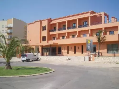 Facade/entrance, Property Building in Hotel Praia Sol