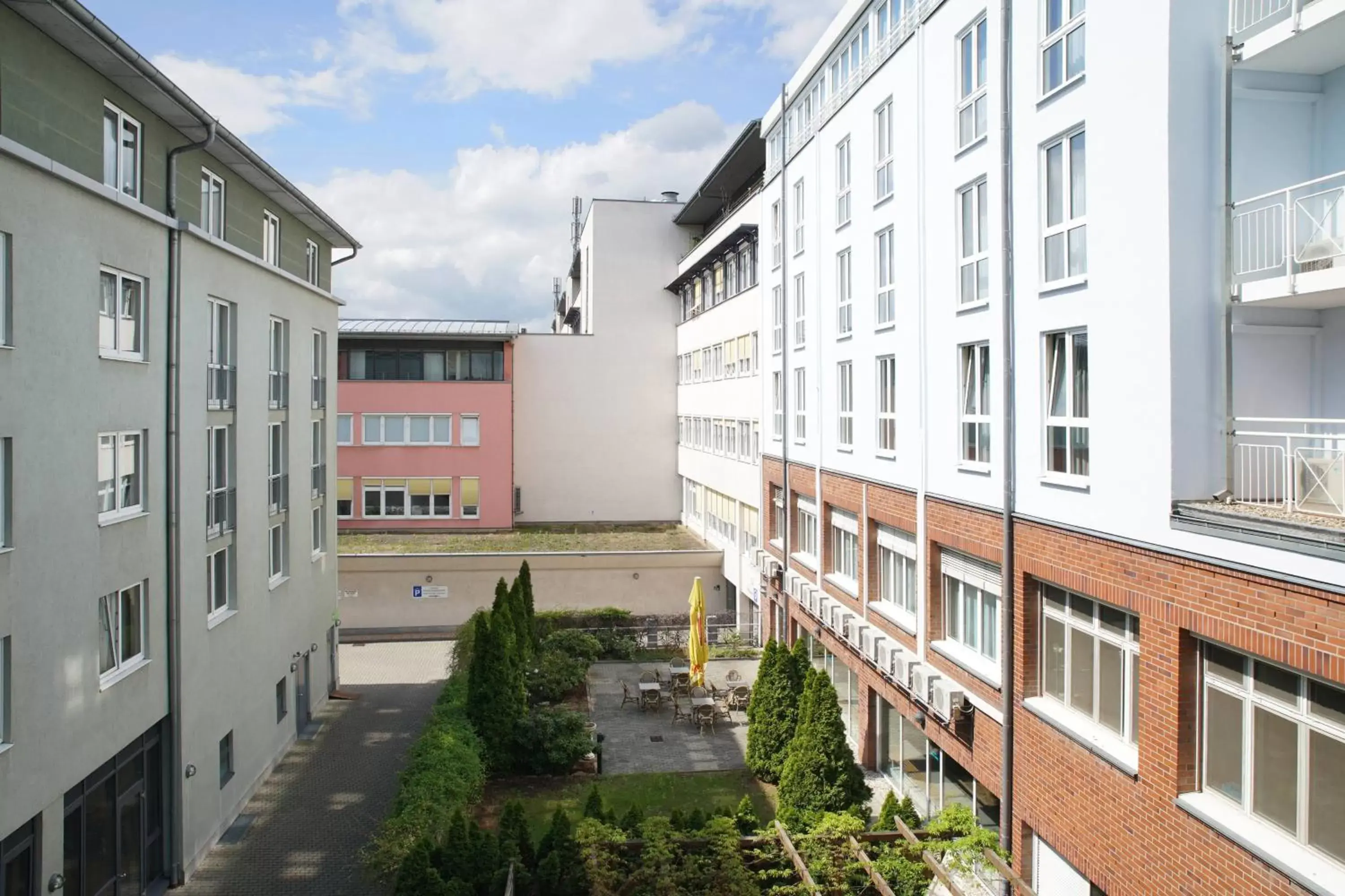 Photo of the whole room, Property Building in Courtyard by Marriott Dresden