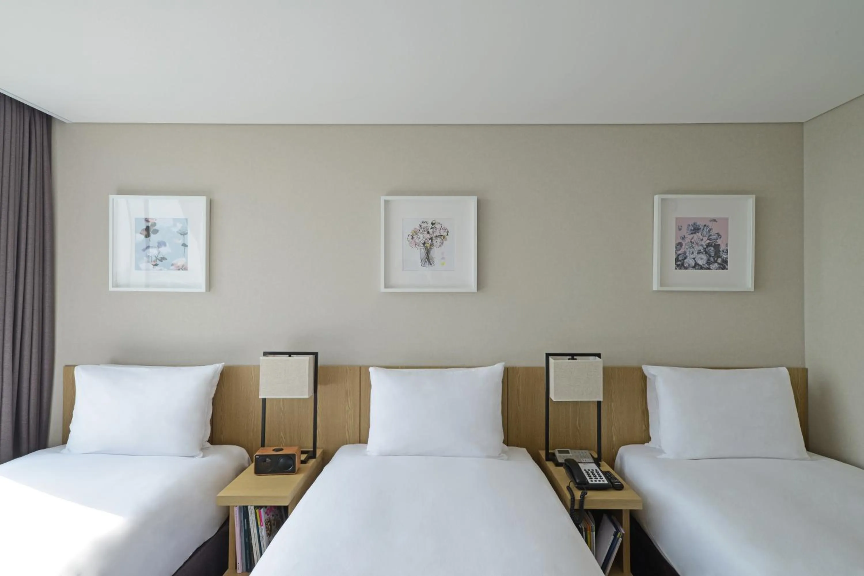 Bed in Harbor Park Hotel