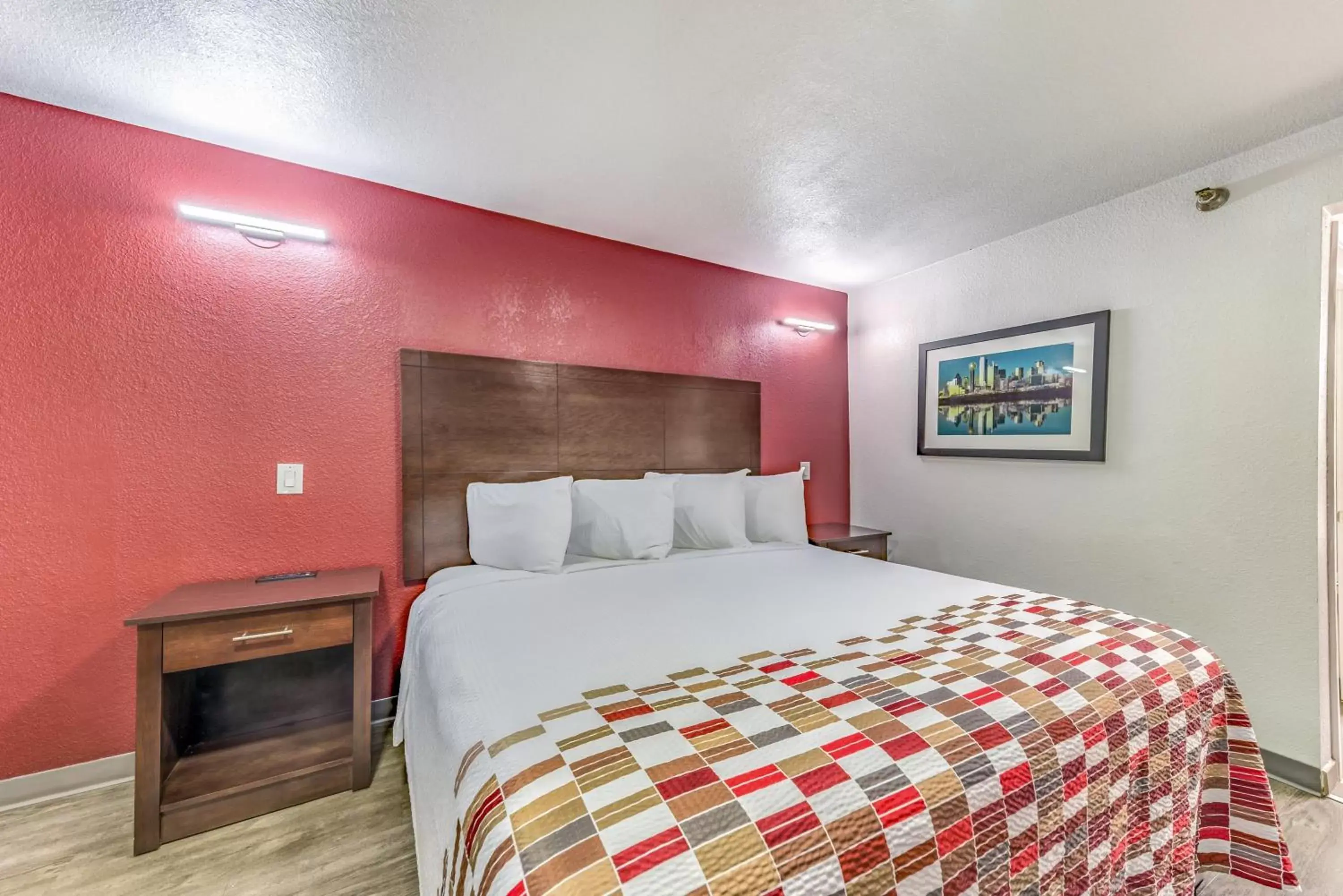 Photo of the whole room, Room Photo in Red Roof Inn Dallas - Mesquite Fair Park NE