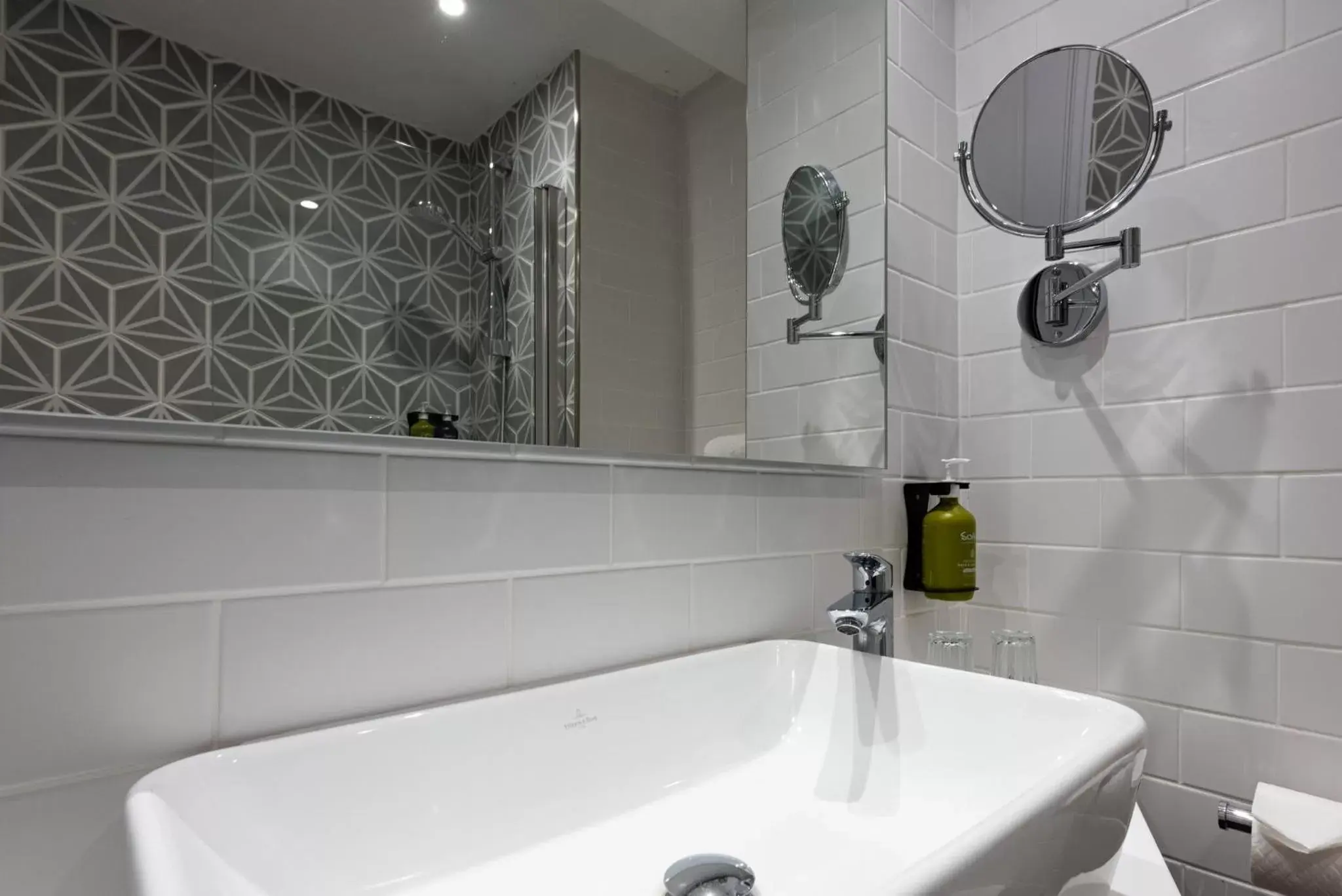 Bathroom in Holiday Inn - Manchester - Oldham, an IHG Hotel